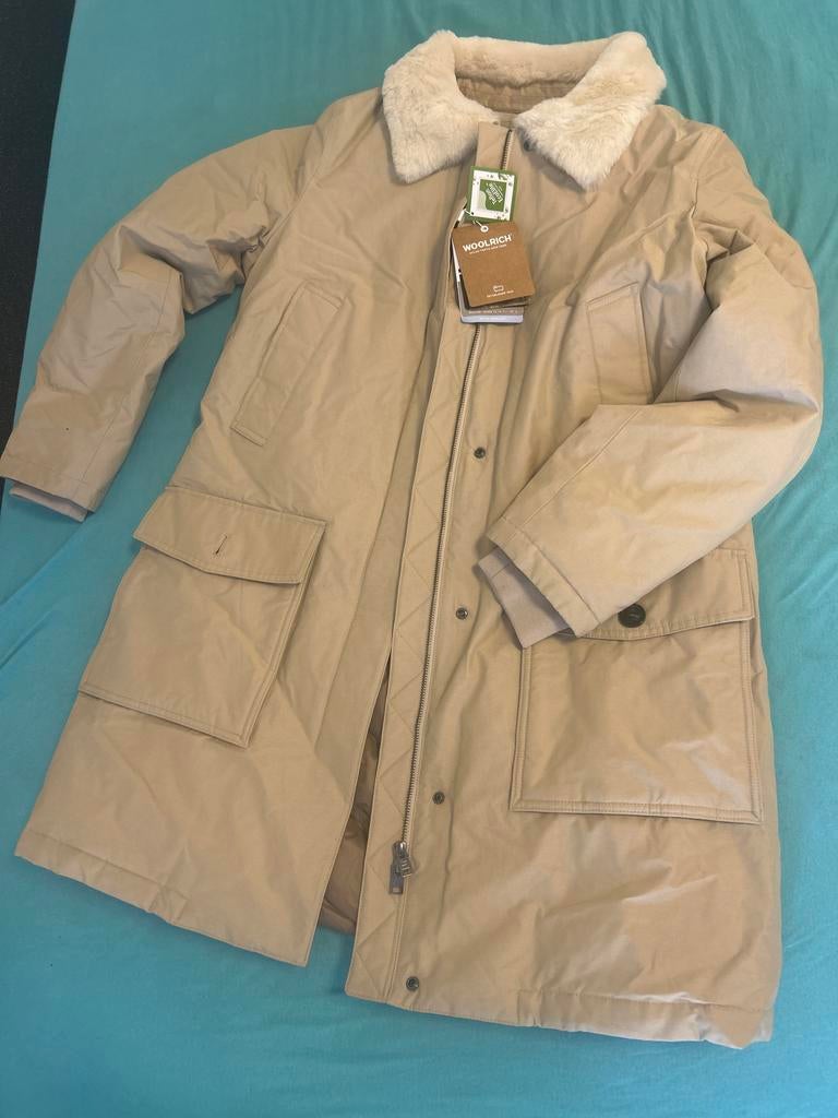 Nieuwe Woolrich jas - Beige met bontkraag, Kleding | Dames, Jassen | Winter, Ophalen of Verzenden, Nieuw, Maat 42/44 (L), Beige