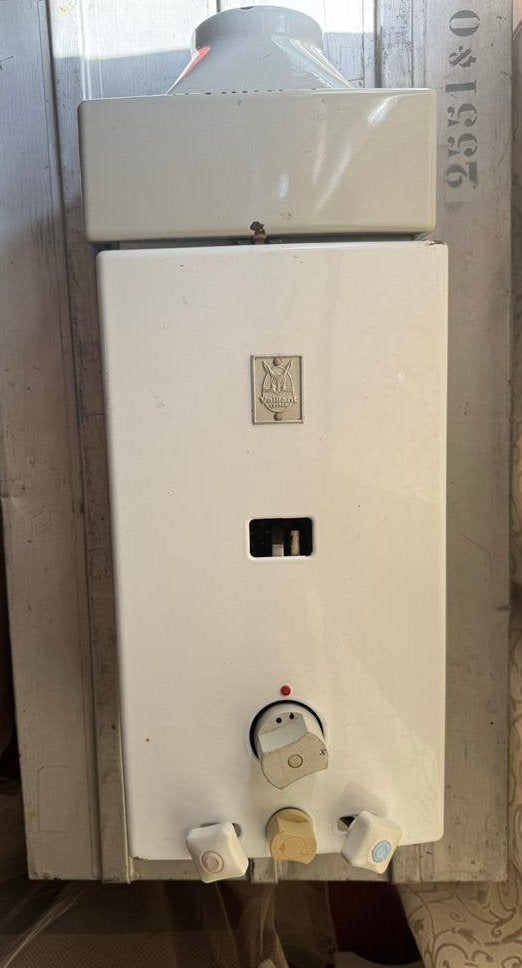 Vaillant Butaangas warmwater geiser voor tuinhuis/boot, Doe-het-zelf en Verbouw, Geisers en Boilers, Ophalen, Gebruikt, Geiser