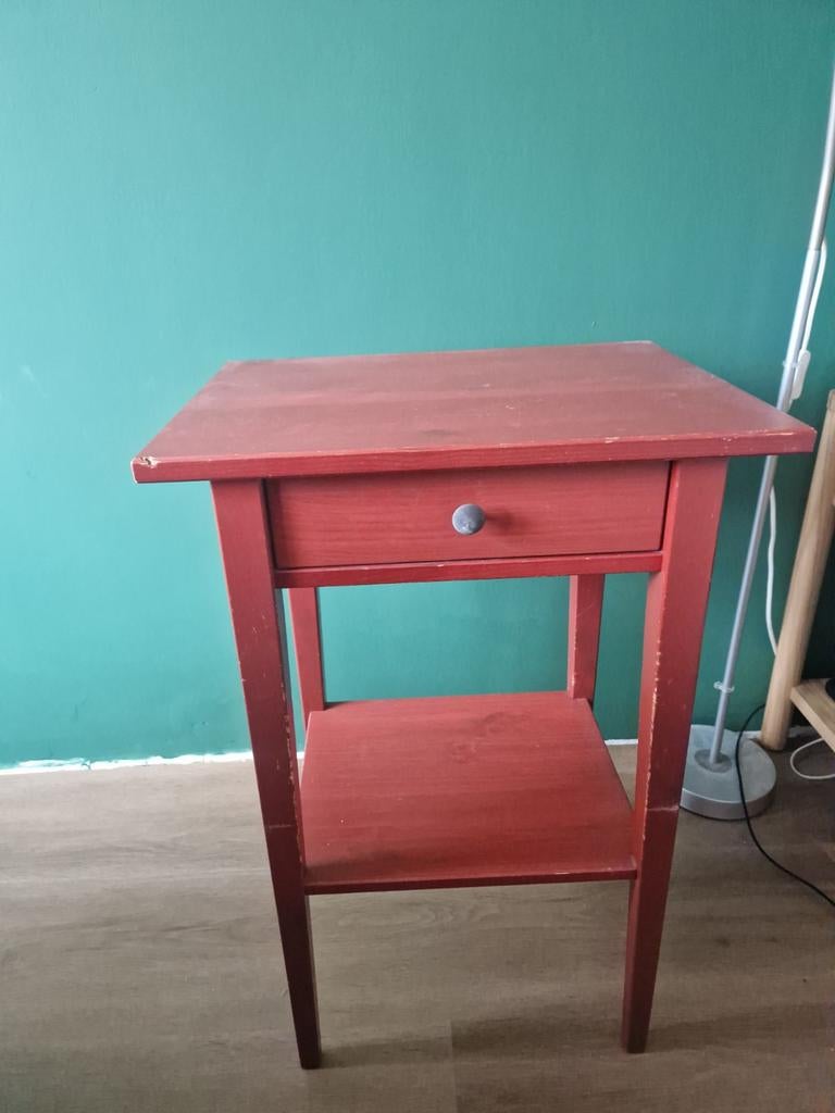 Schattig rood nachtkastje met lade - IKEA Hemnes, Ophalen, Gebruikt, Minder dan 45 cm