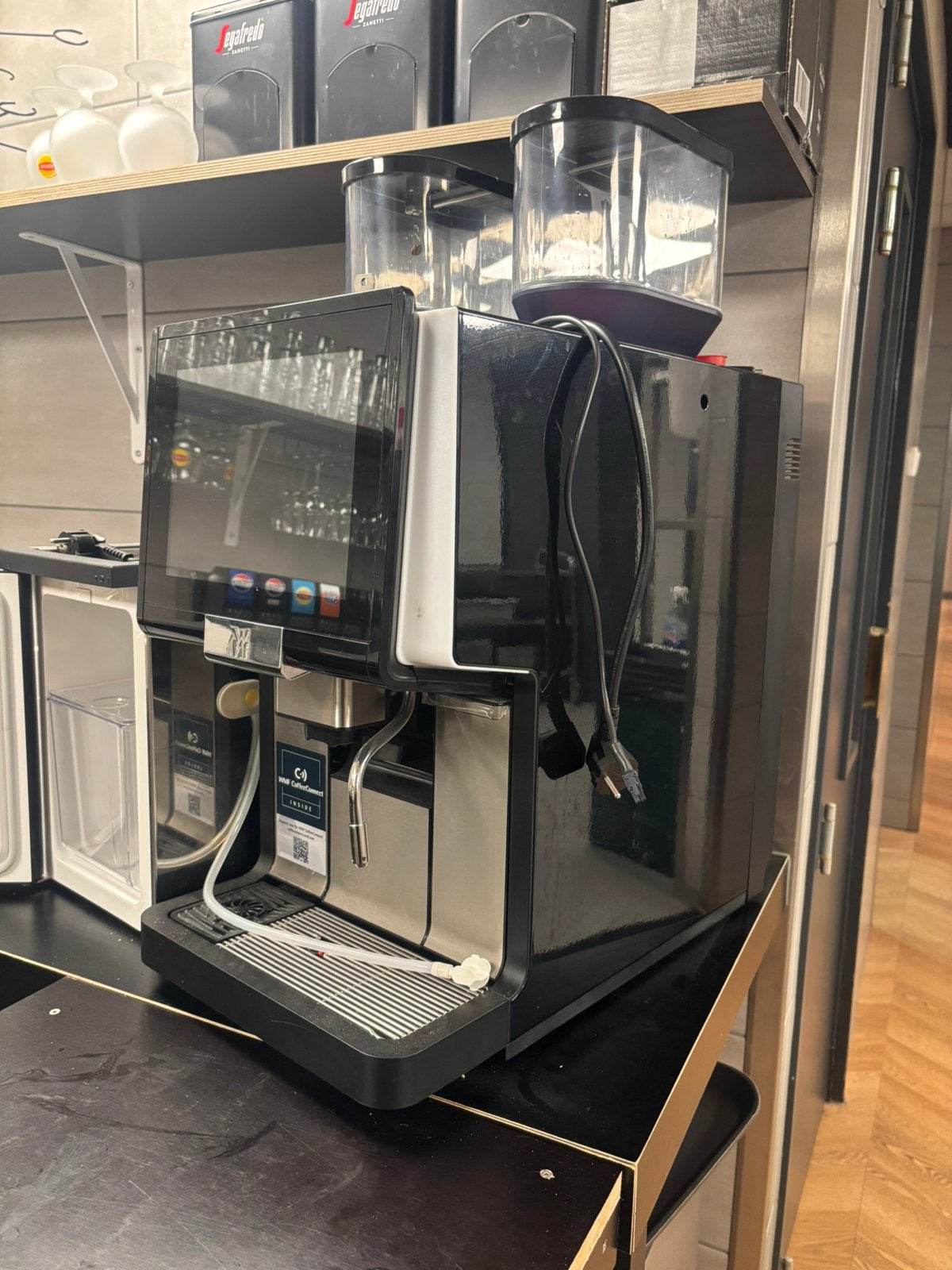WMF 1500 S+ volautomaat 2022 + melkkoeler, z.g.a.n., Zakelijke goederen, Ophalen, Nieuw zonder verpakking, Koffie en Espresso
