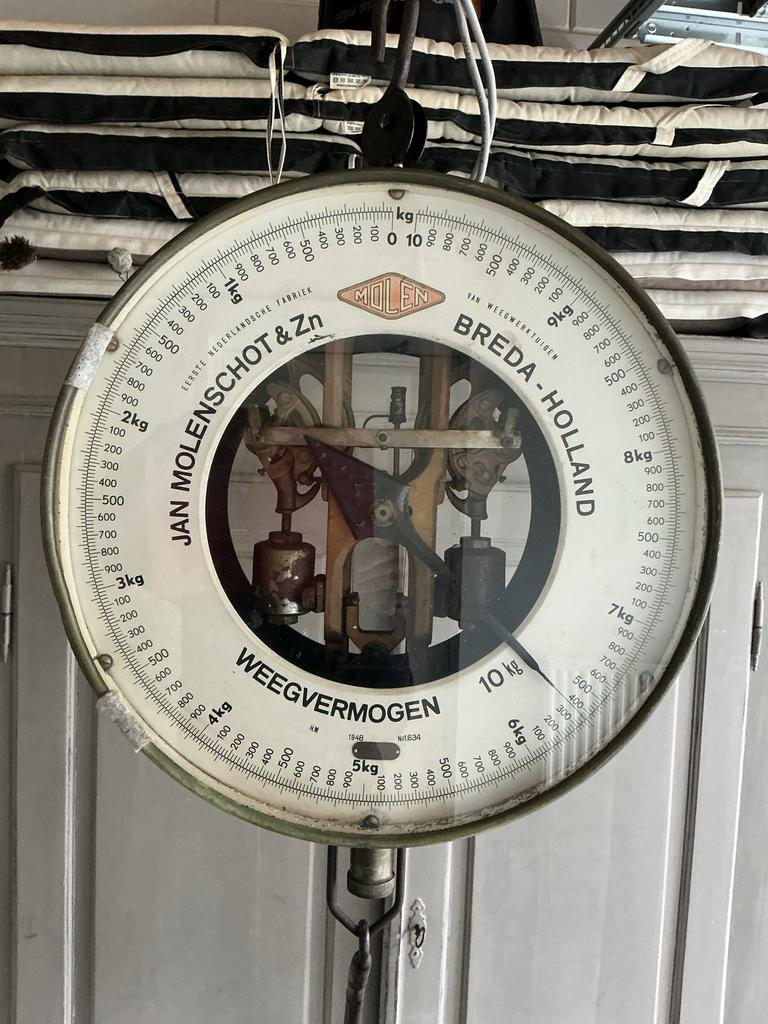 Antieke Molen weegschaal met 2 schalen - Breda Holland, Witgoed en Apparatuur, Weegschalen, Minder dan 10 kg, Analoog, Ophalen of Verzenden