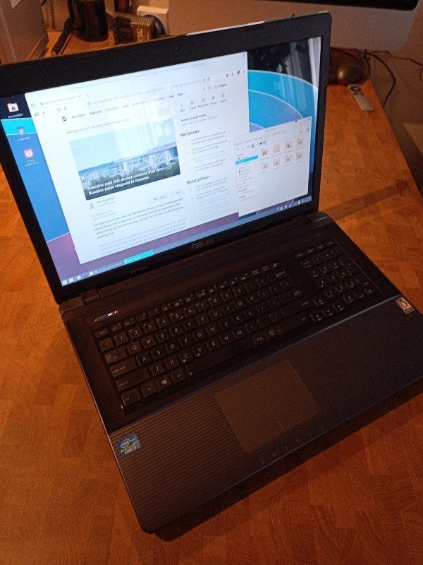 Asus K95VJ-YZ010H 18,4 inch Laptop met 24GB werkgeheugen, Gebruikt, 2 tot 3 Ghz, Qwerty, Verzenden