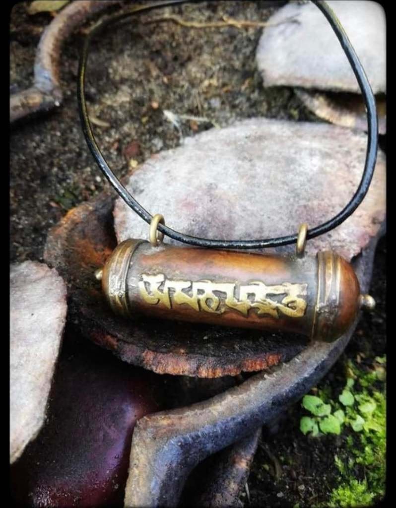 Super gave Ghau amulet hanger aan een leren ketting., Ophalen of Verzenden, Overige materialen, Ketting