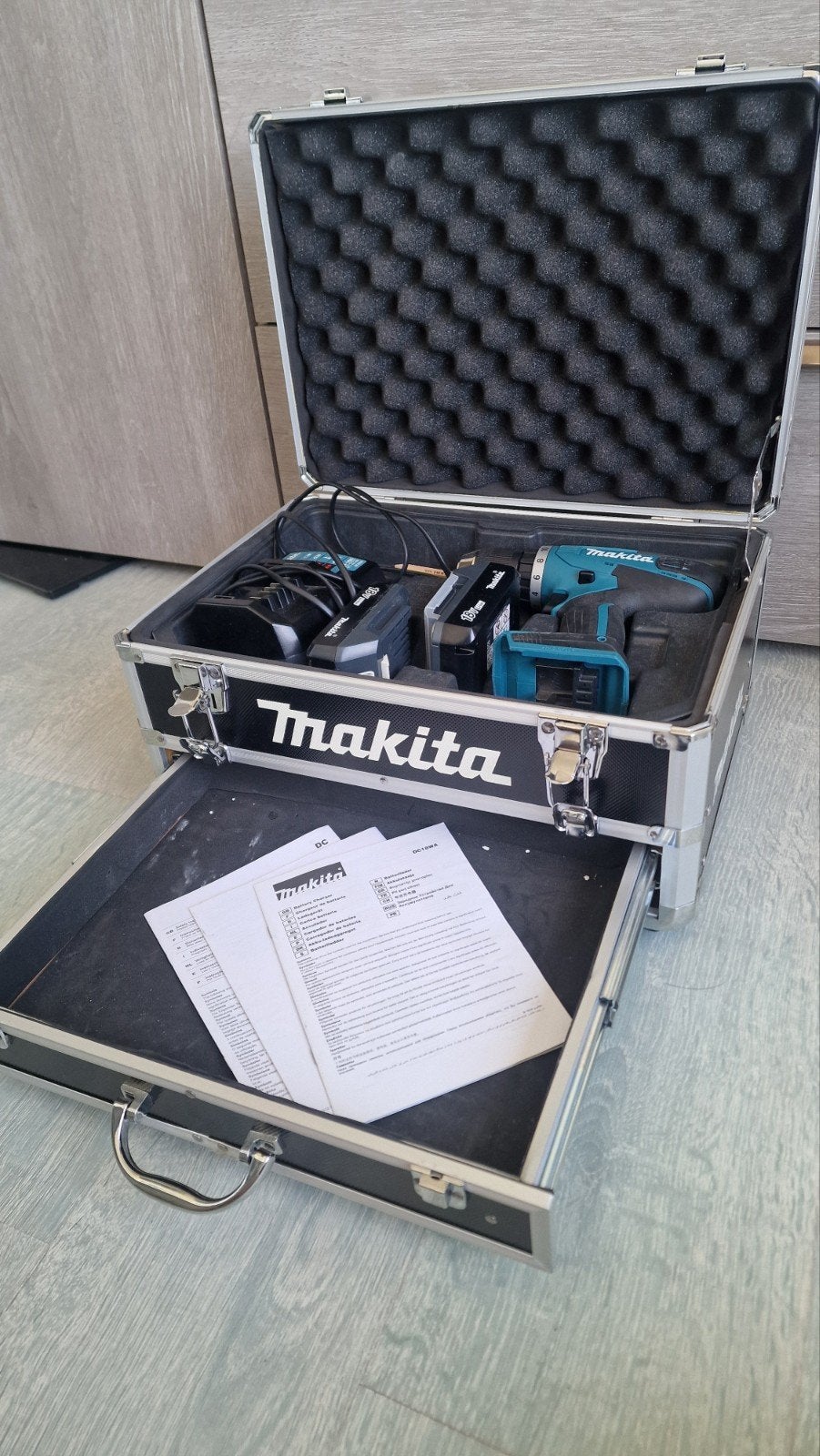 Makita Boormachine (batterijen laden niet meer), Ophalen, Gebruikt, Boormachine