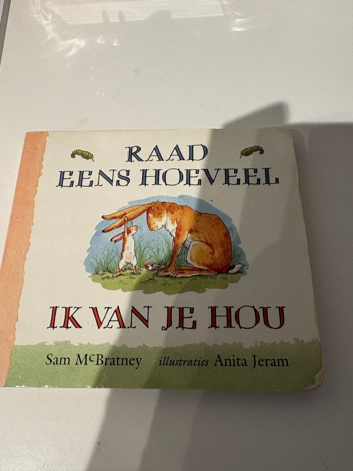 Raad Eens Hoeveel Ik Van Je Hou - Kinderboek, Ophalen of Verzenden, Gelezen, Fictie algemeen