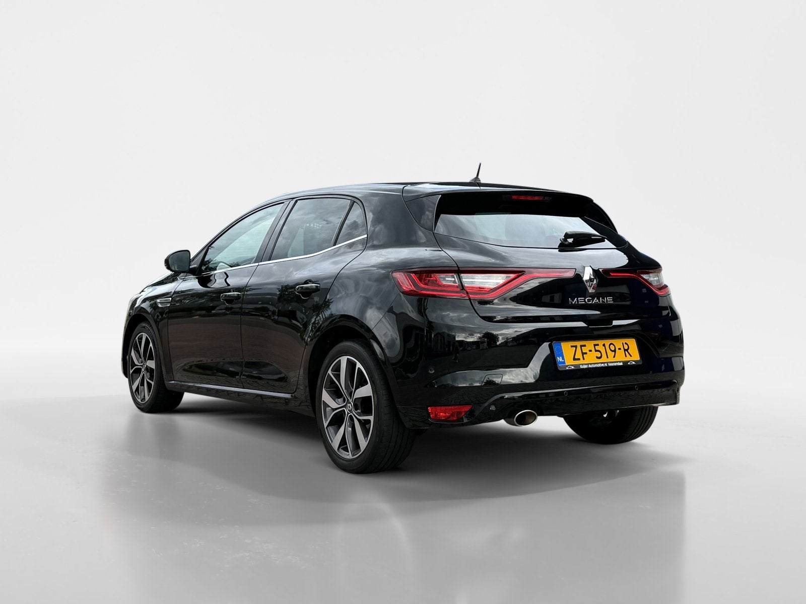 Renault Mégane 1.3 TCe Bose Automaat, Auto's, Gebruikt, 4 cilinders, Zwart, Bedrijf