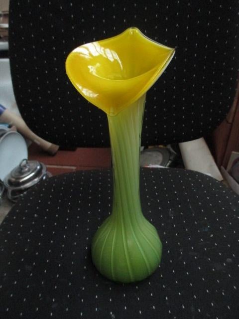 Glasobject bloemkelk, vaas, geel groen met relief, Ophalen of Verzenden