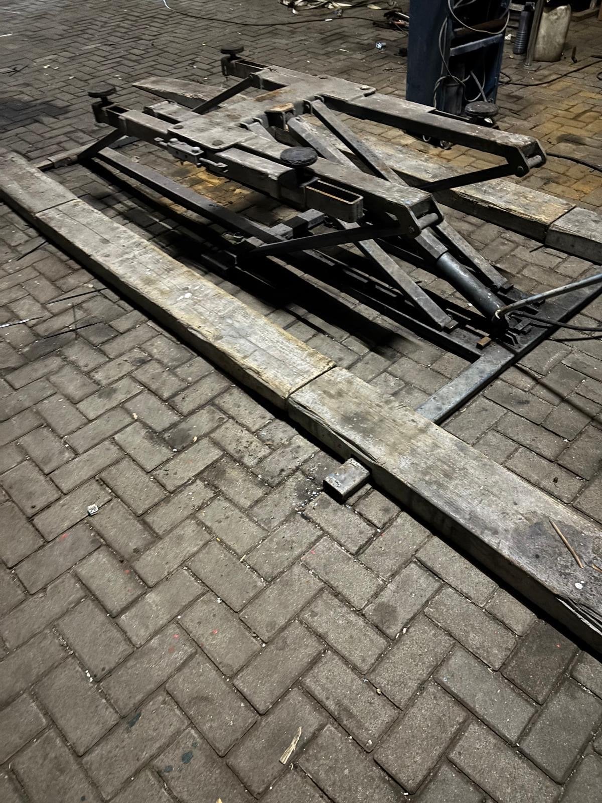 Poetsbrug bandenbrug opknapper, Ophalen