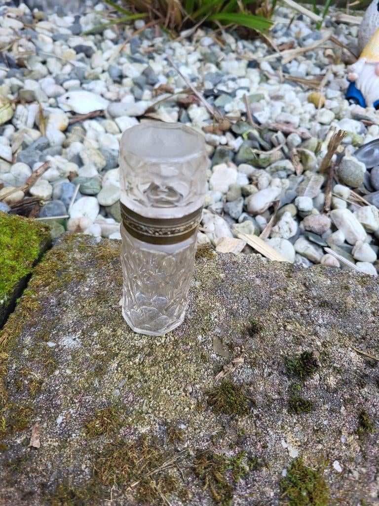Ouderwets parfumflesje, Ophalen