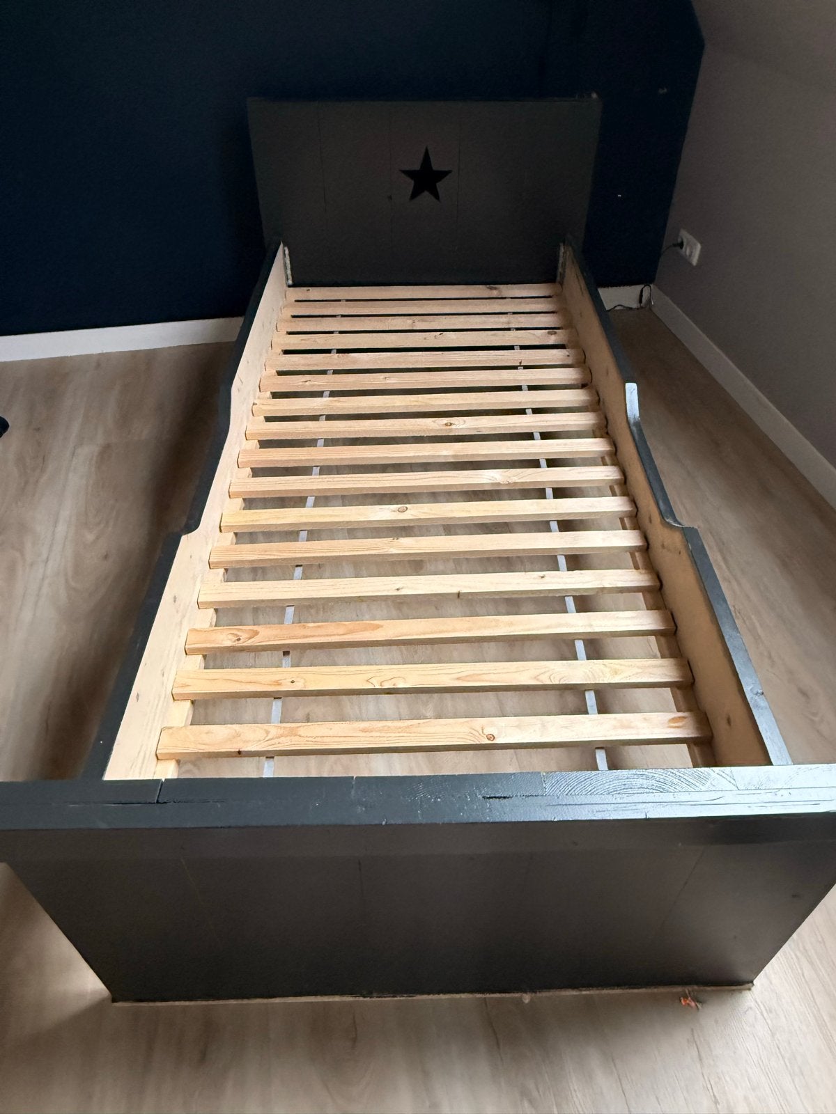 1-persoons bed met lattenbodem - Goed voor een nieuwe ronde, Ophalen, 85 tot 100 cm, Gebruikt, Lattenbodem