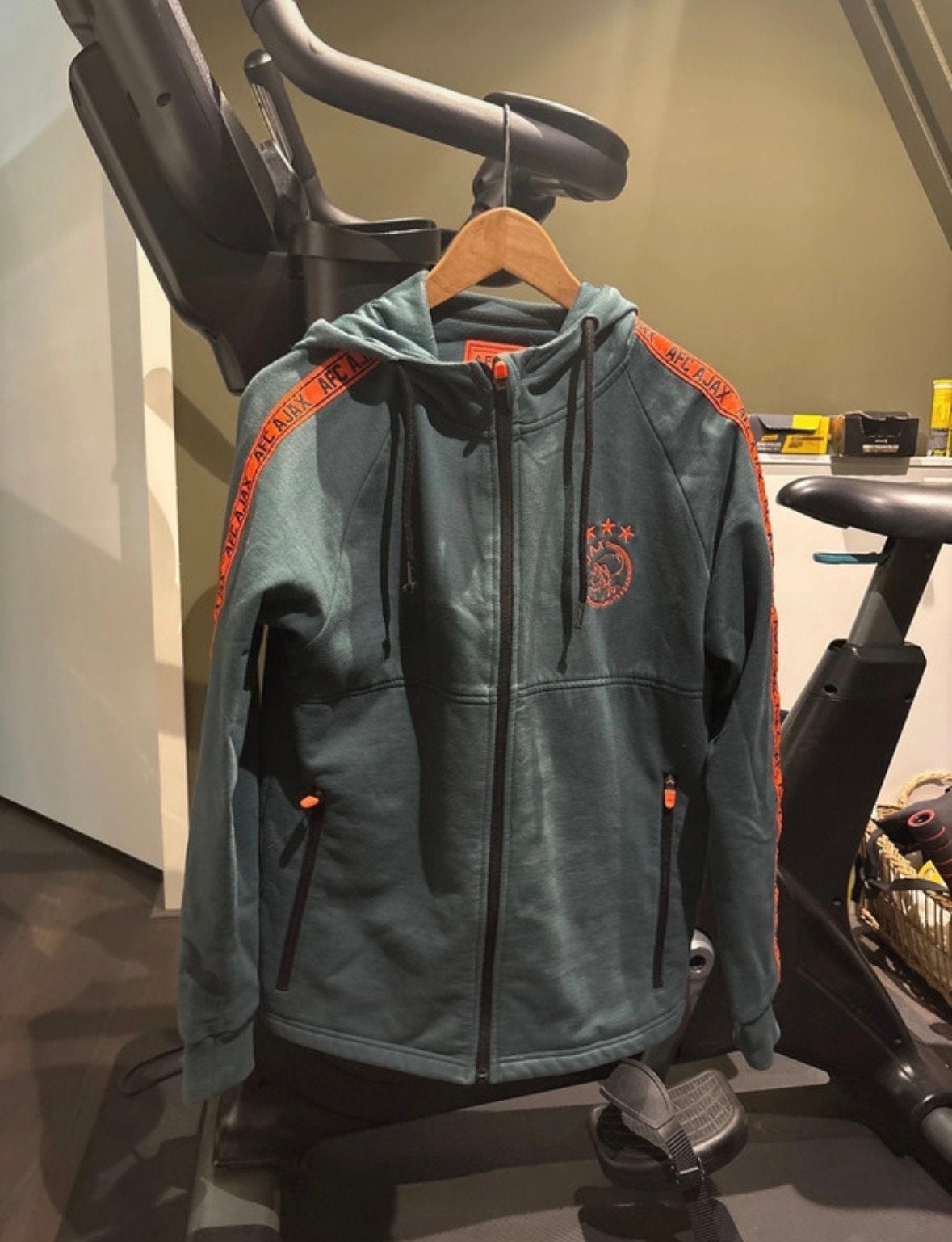 Ajax Amsterdam hoodie - Zo goed als nieuw, Kleding | Heren, Verzenden, Zo goed als nieuw