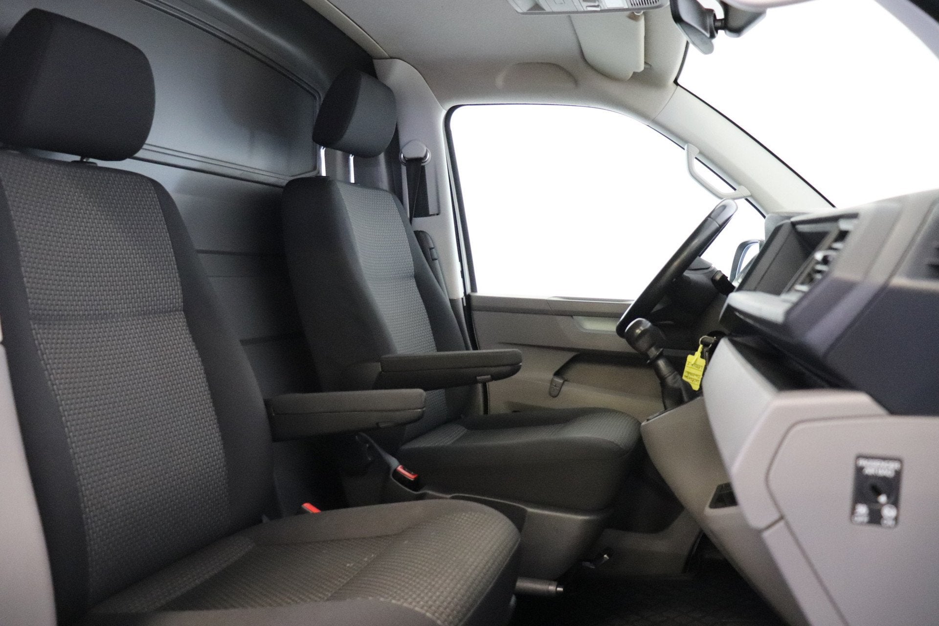 Volkswagen Transporter 2.0 TDI 150PK EURO 6 - Airco - Cruise, Auto's, Voorwielaandrijving, Stof, Gebruikt, 4 cilinders