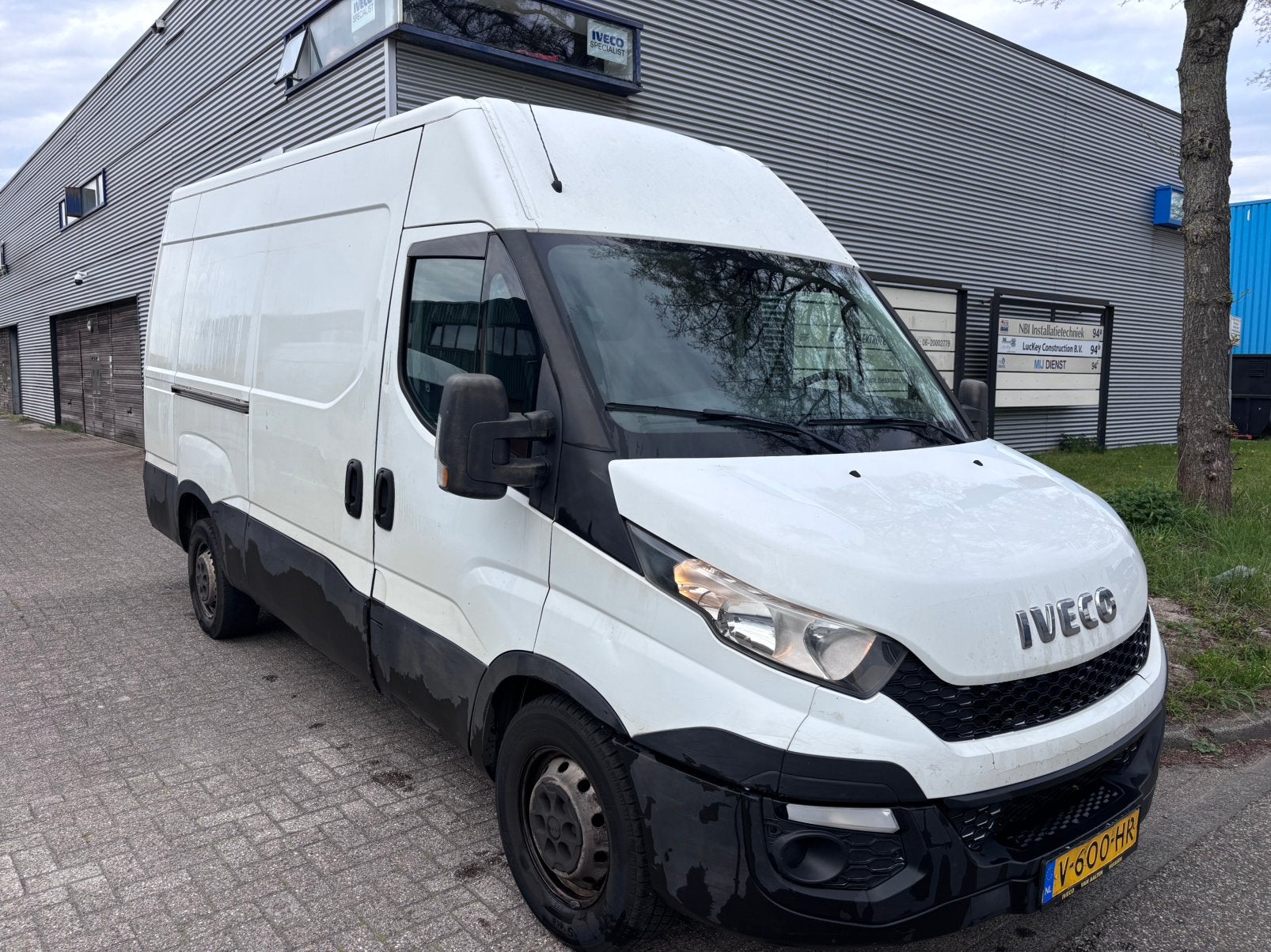 Iveco Daily 35S15v L2H2 Trekhaak 3500 kg Airco, Auto's, 13 km/l, Zwart, 4 cilinders, Bedrijf