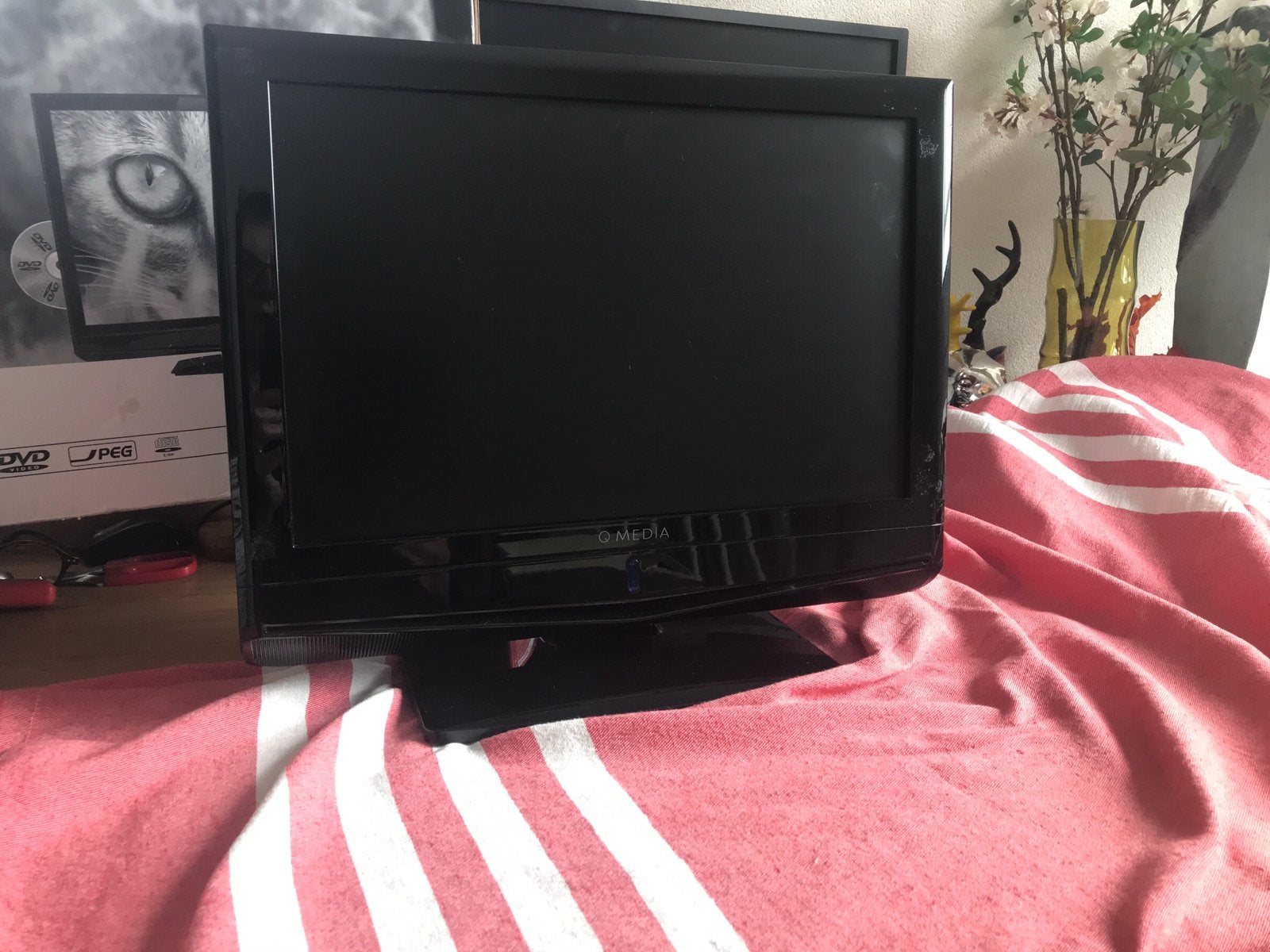 Q.MEDIA 19" LCD TV met ingebouwde DVD-speler, Audio, Tv en Foto, Televisies, Gebruikt, 50 Hz, 40 tot 60 cm, Ophalen