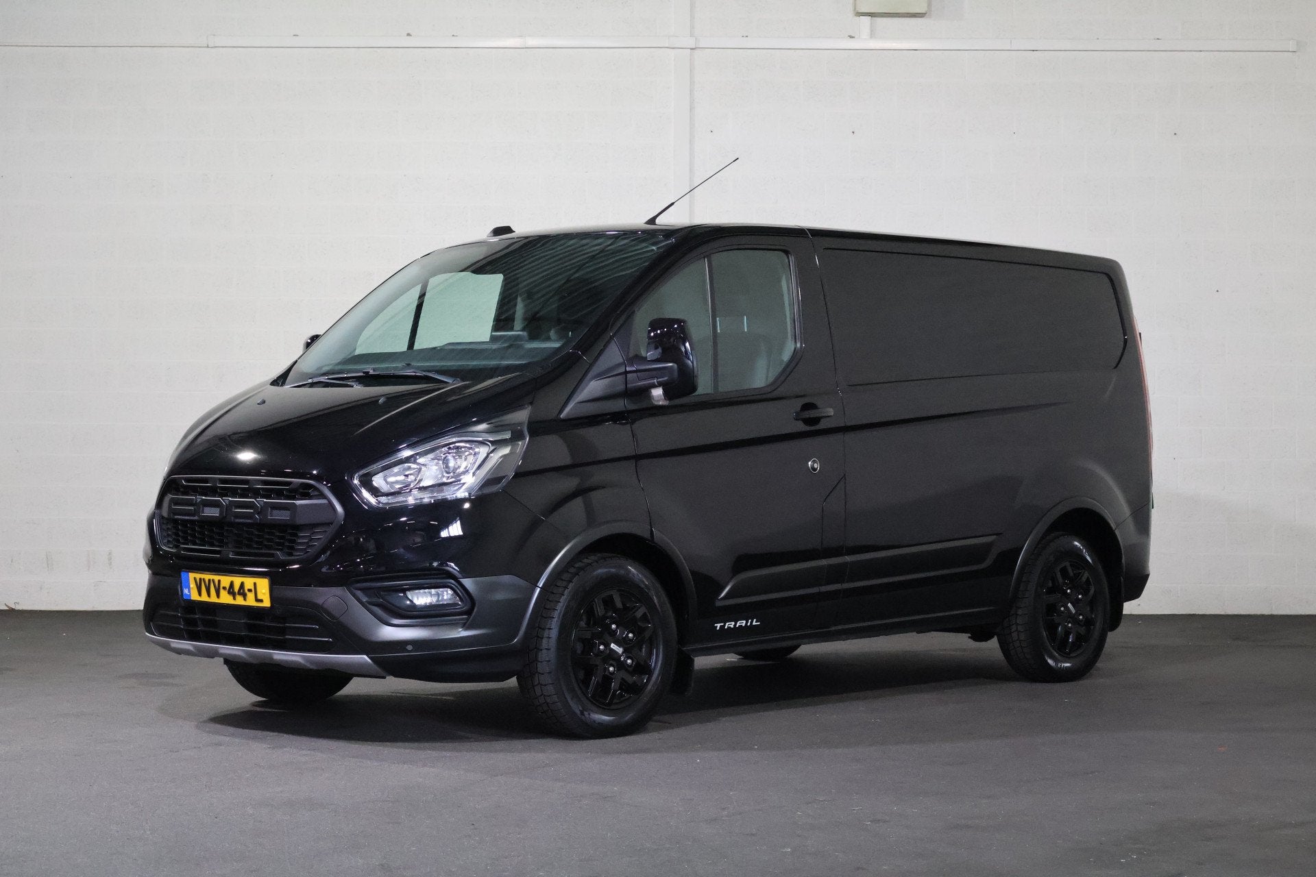 Ford Transit Custom 2.0 TDci 170pk L1 H1 Trail Leer Trekhaak, Auto's, Voorwielaandrijving, Euro 6, 4 cilinders, Leder