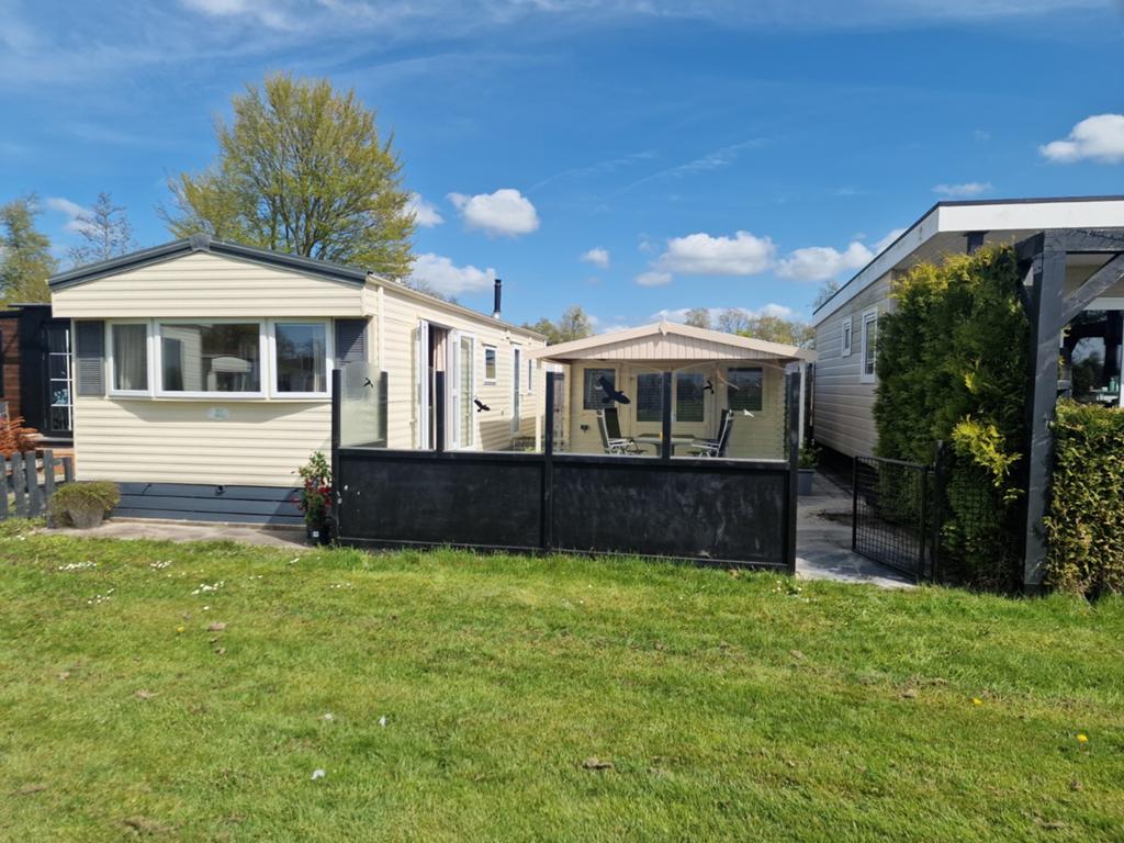 Chalet op Vakantiepark De Kleine Wielen nabij Leeuwarden, Tot en met 4