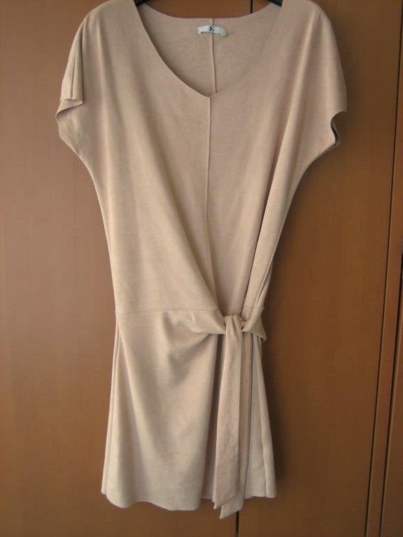 Prachtige nude-/poederkleurig suedine jurk JK 40-42 snazzeys, Verzenden, Beige, Nieuw, Onder de knie
