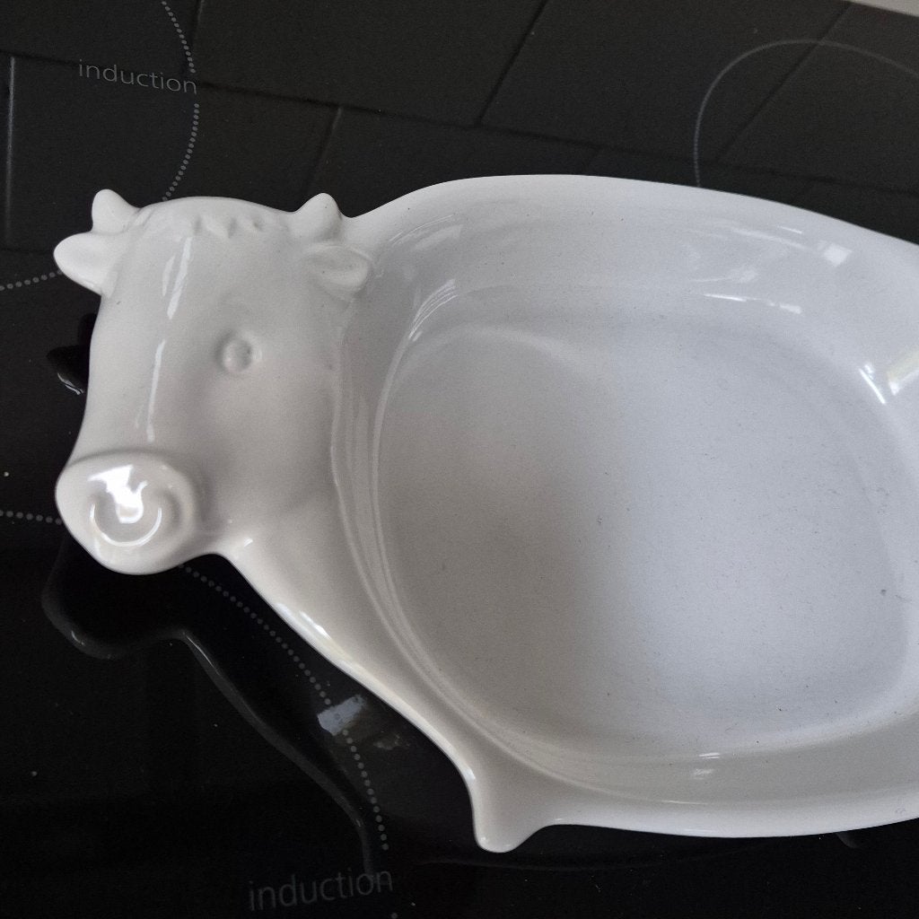 Witte ovenschotel in de vorm van Koe 30x19cm, Huis en Inrichting, Ophalen of Verzenden, Zo goed als nieuw, Steen/keramiek, Wit