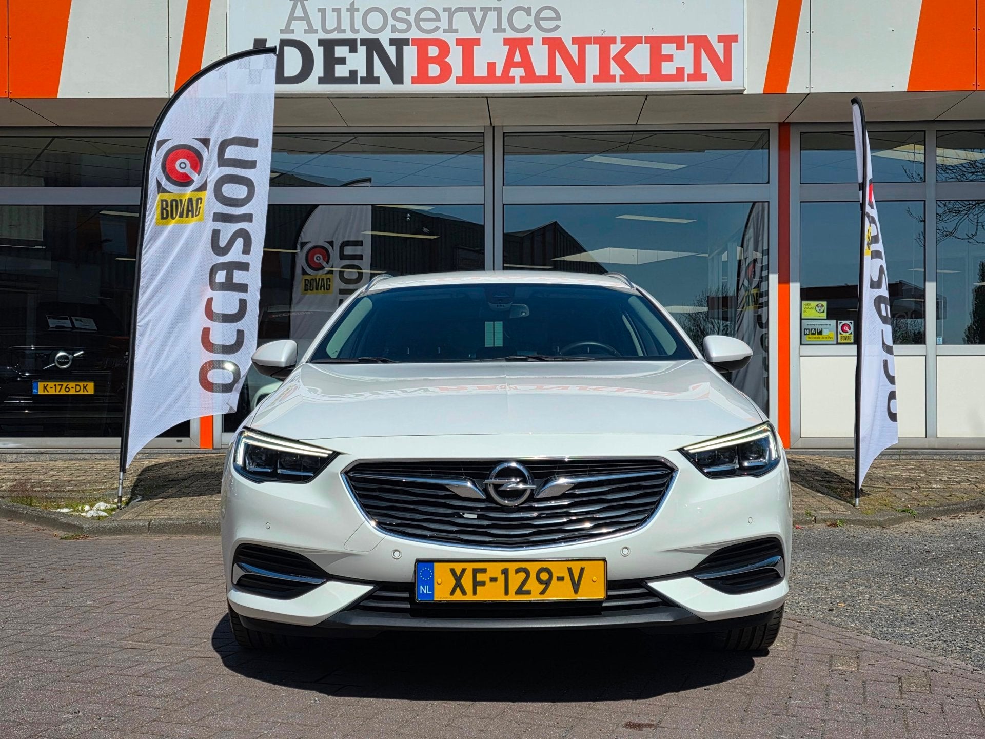 Opel Insignia Sports Tourer 1.6 Turbo Bns Executive 200pk BJ, Auto's, Gebruikt, 4 cilinders, Leder en Stof, Wit