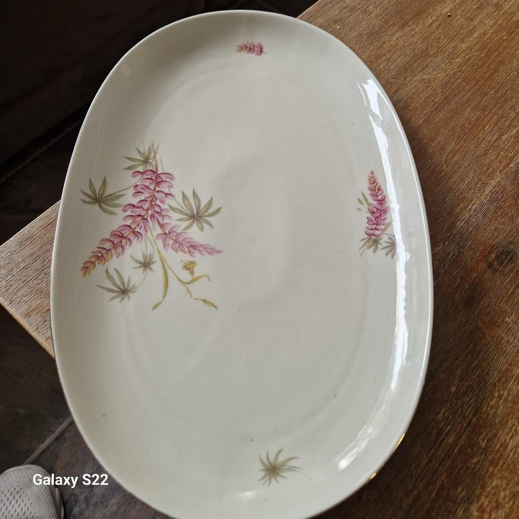 Ovale schaal nr 75 'Lupine' van 't Molentje, echt porselein, Antiek en Kunst, Antiek | Porselein, Ophalen of Verzenden