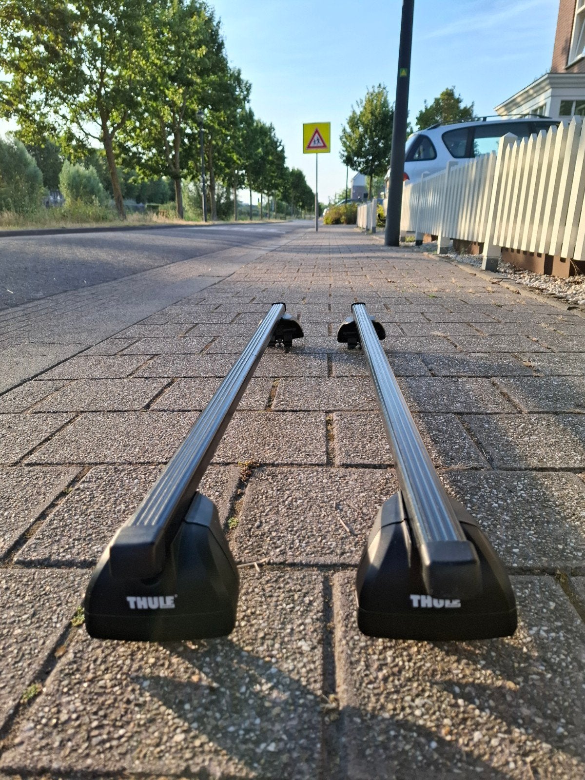 Universele afsluitbare Thule dakdragers 109 cm, Auto diversen, Ophalen of Verzenden, Zo goed als nieuw