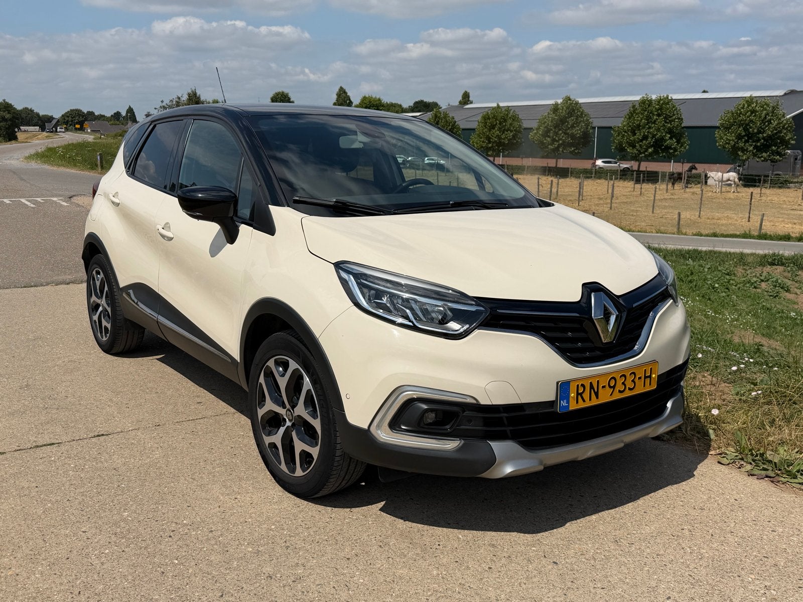 Luxe Renault Captur 2018 Intens | Full-LED, Camera & Climate, Auto's, Voorwielaandrijving, 898 cc, Stof, Zwart