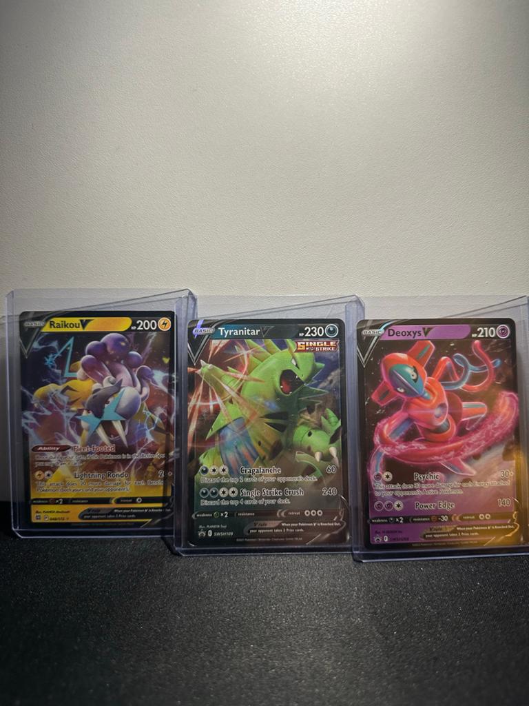 Pokémon Kaarten Raikou V, Tyranitar V, Deoxys V, Ophalen of Verzenden, Zo goed als nieuw, Meerdere kaarten, Foil