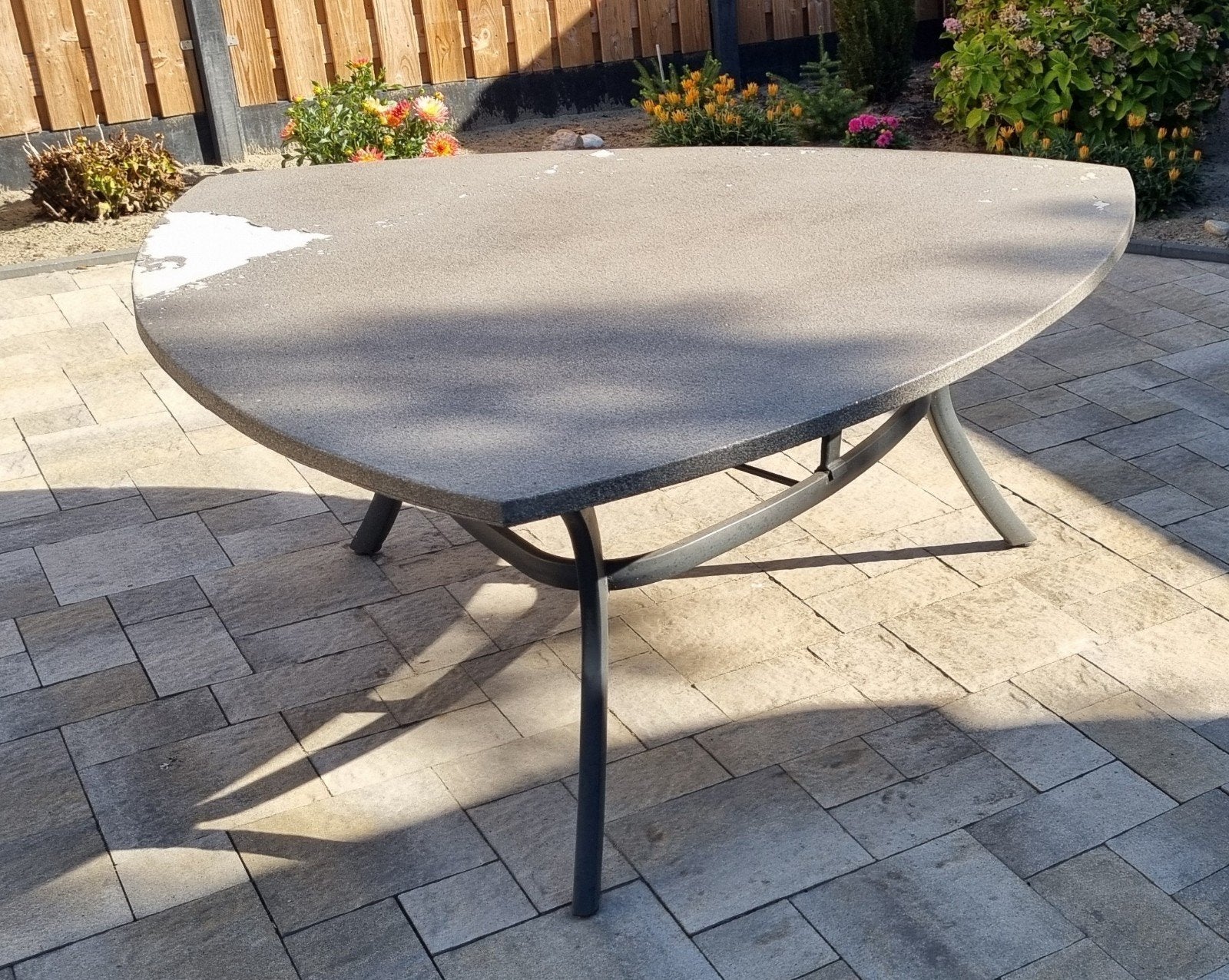 Hartman tuintafel driehoekig aluminium onderstel, Ophalen, Gebruikt, Aluminium