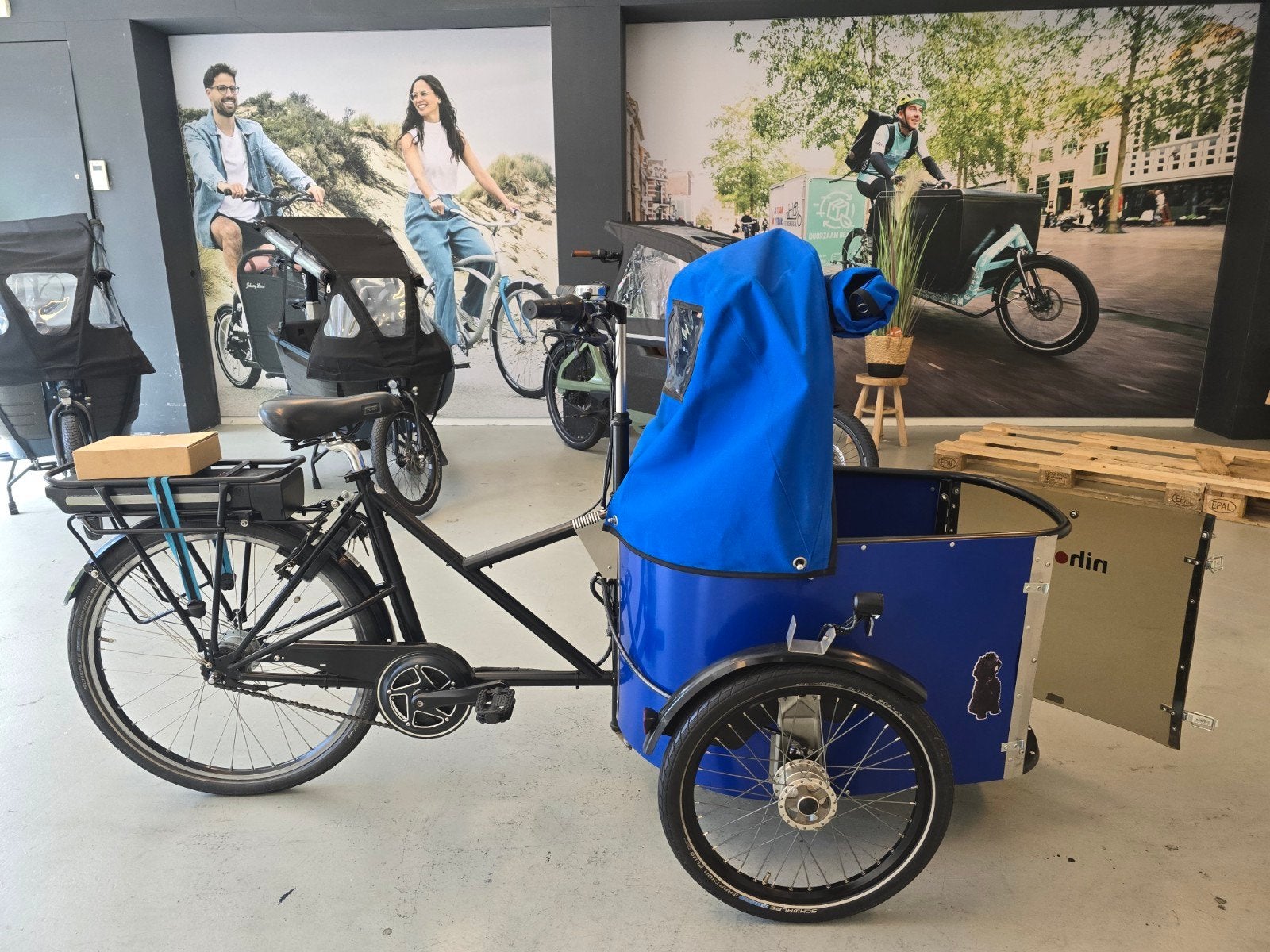 Elektrische Nihola Dog middenmotor met deur | DEMO MODEL🥇, Fietsen en Brommers, Fietsen | Bakfietsen, Ophalen of Verzenden, Zo goed als nieuw