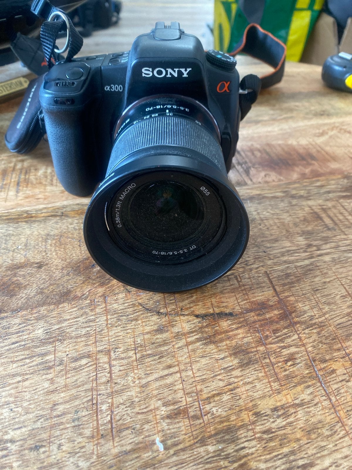 Sony Alpha a300 Spiegelreflexcamera met 18-70mm lens, Audio, Tv en Foto, Gebruikt, Spiegelreflex, Kantelbaar/draaibaar scherm