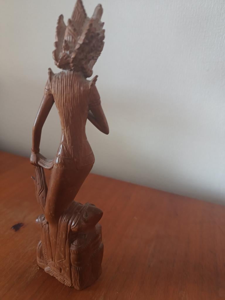 Houten Balinese Danseres Beeldje - Handgesneden, Ophalen of Verzenden, Handgemaakt, 20 - 50 cm, Beeld