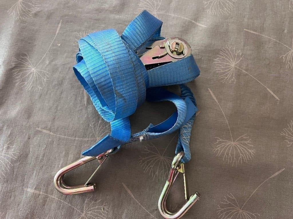 1  spanband blauw met ratel, Ophalen of Verzenden, Zo goed als nieuw