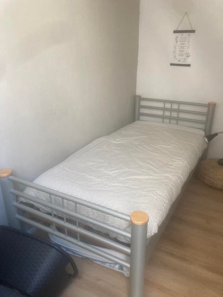 Eenpersoonsbed te koop, Ophalen, 90 cm, Eenpersoons, Zo goed als nieuw