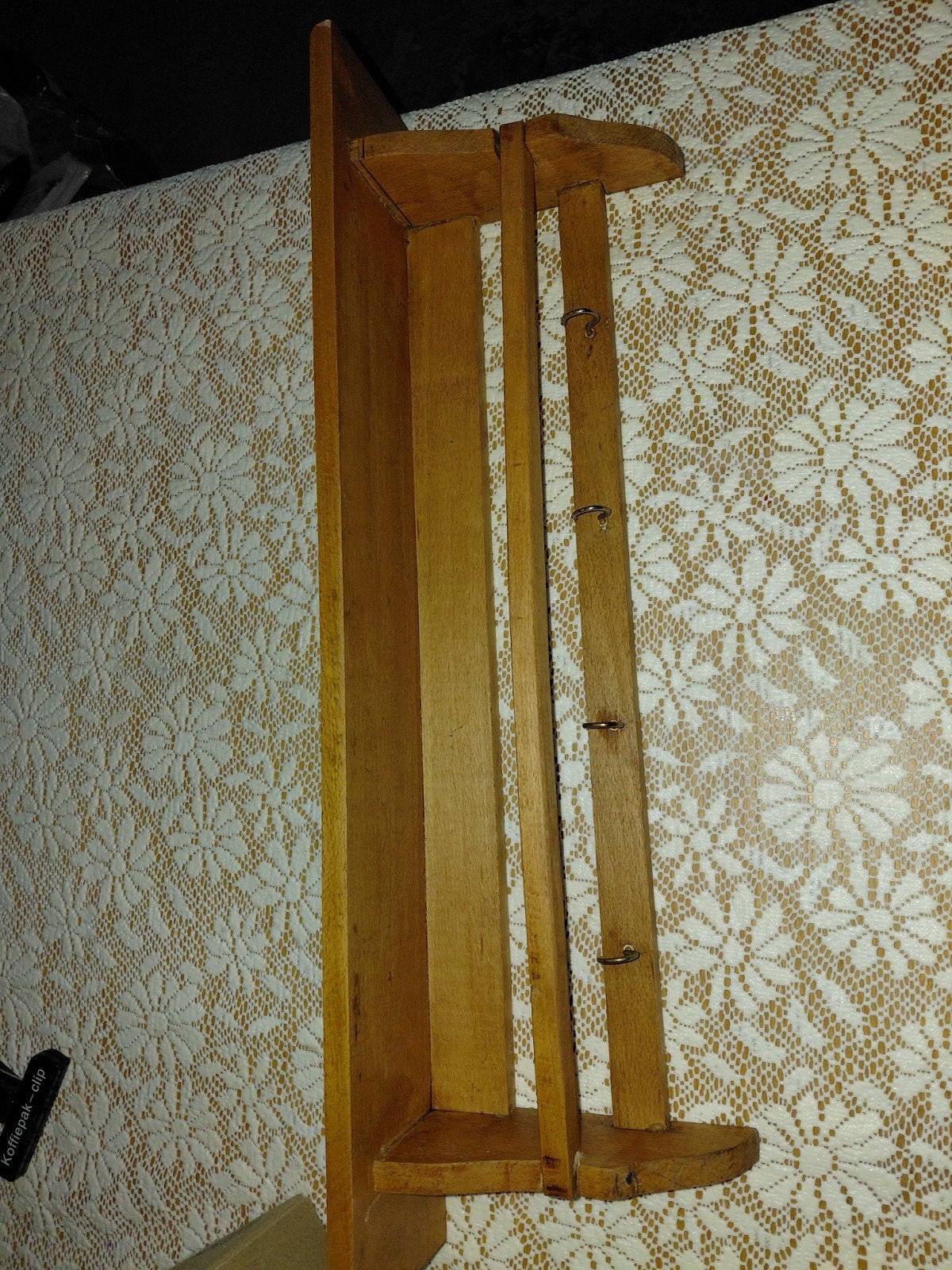Origineel houten wandrekje met haken, Antiek en Kunst, Ophalen of Verzenden