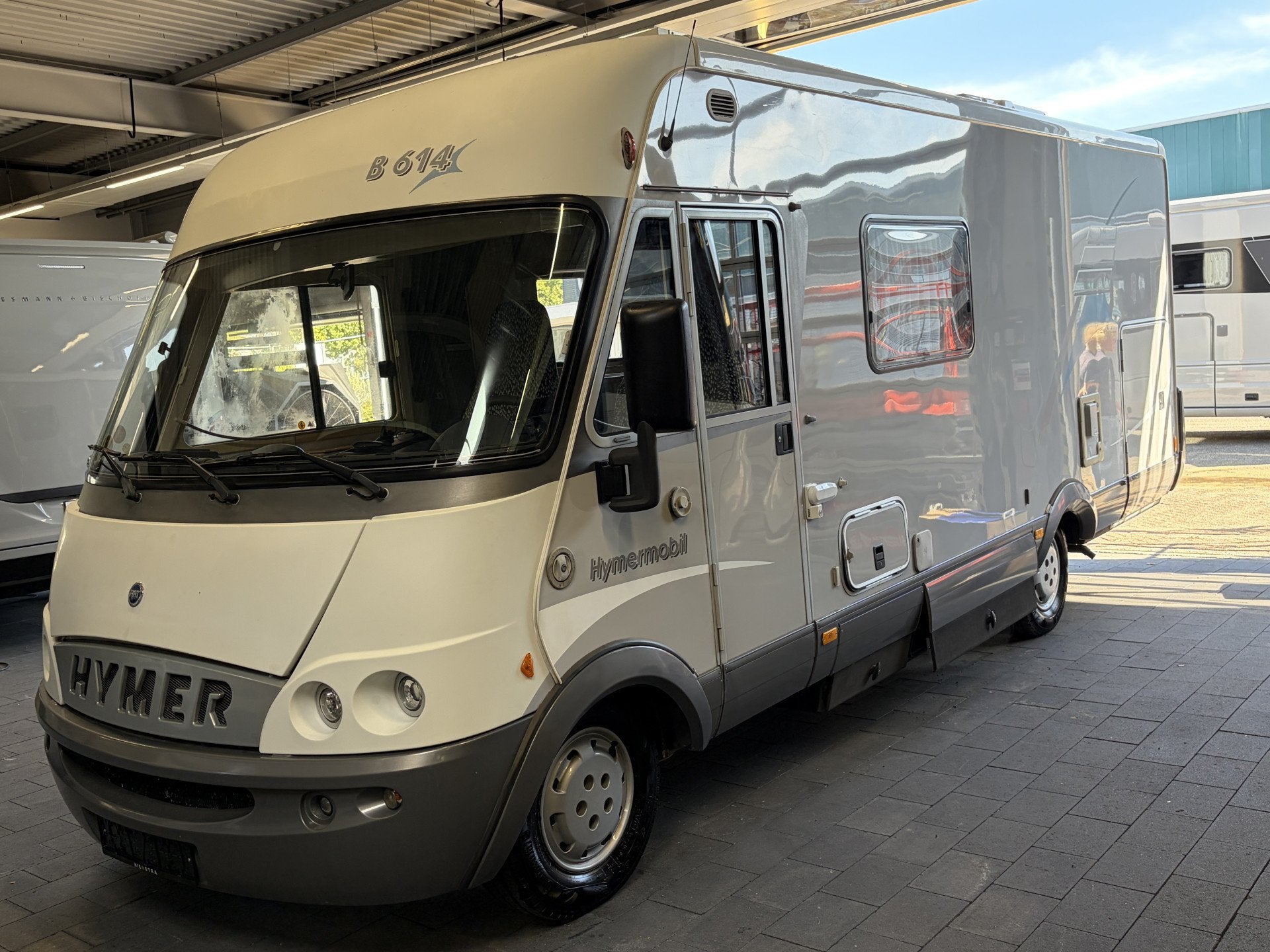 Hymer B 614 2.8 JTD E&P Levelsysteem Airco Grote Garage Trek, Caravans en Kamperen, Campers, Integraal, Galliersweg 39
5349AT  OSS, NL