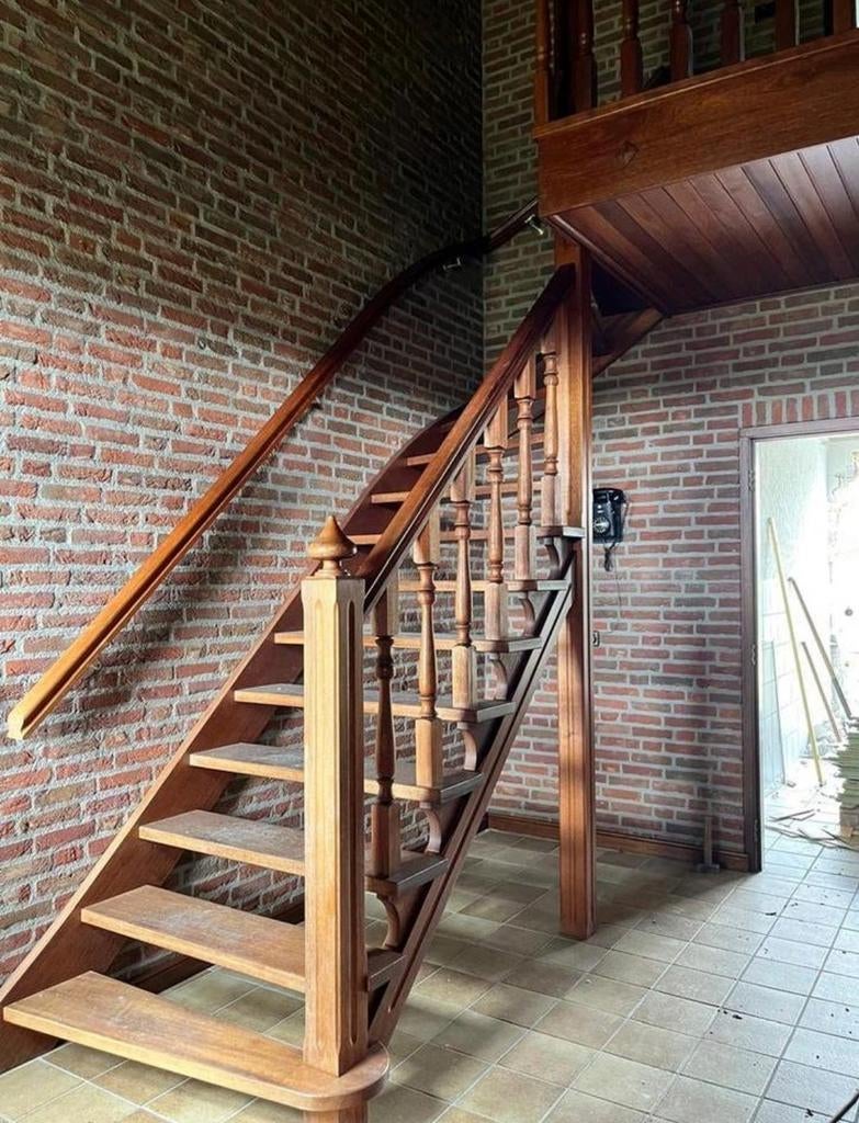 Hardhouten Trap, Doe-het-zelf en Verbouw, Ladders en Trappen, Ophalen of Verzenden, Gebruikt, 2 tot 4 meter