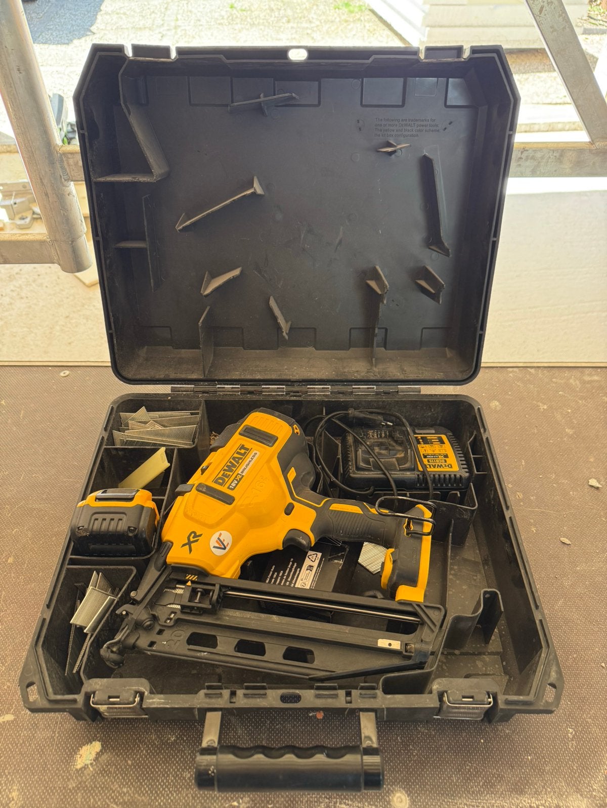 DeWalt DCN660 XR 18V Afwerktacker, Ophalen of Verzenden, Zo goed als nieuw