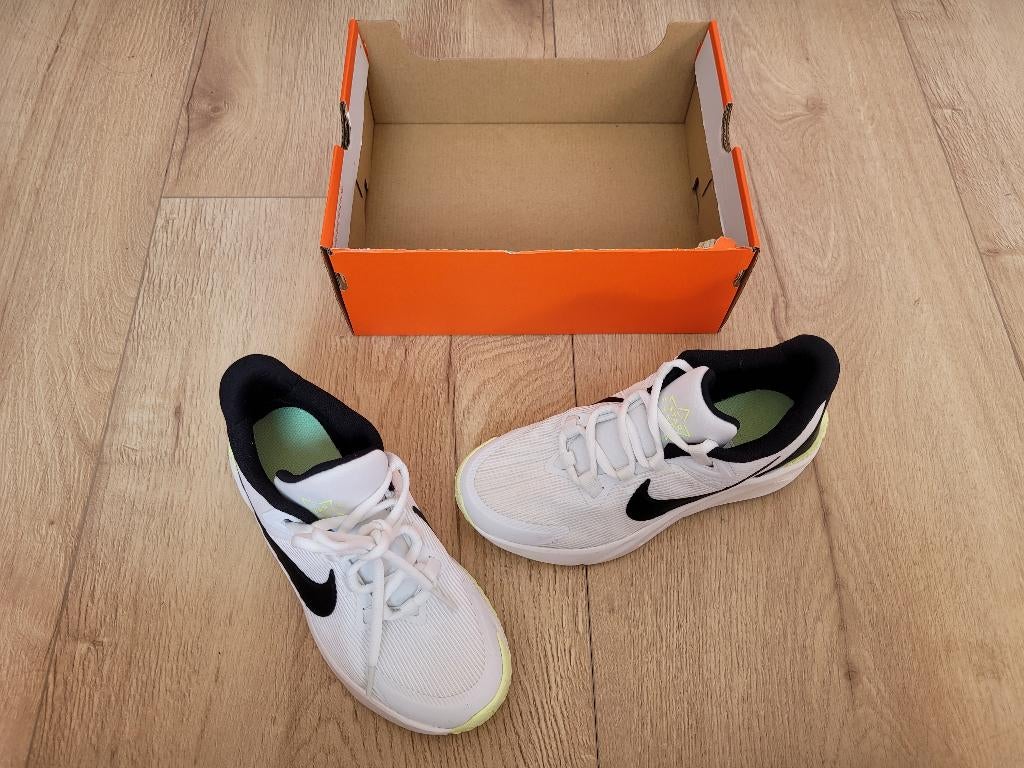 NIKE Star Runner 4 NN maat 35,5 (3,5Y) *nieuw* ~ TH3406, Schoenen, Nieuw, Ophalen of Verzenden, Nike