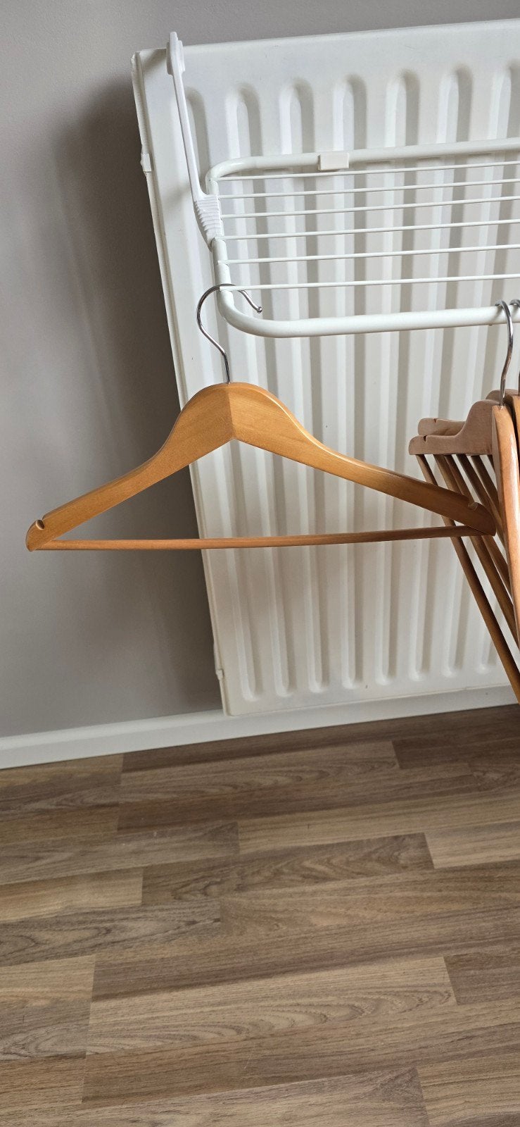 Luxe houten kledinghangers met lichte buiging, Kleding | Dames, Ophalen, Zo goed als nieuw, Hout