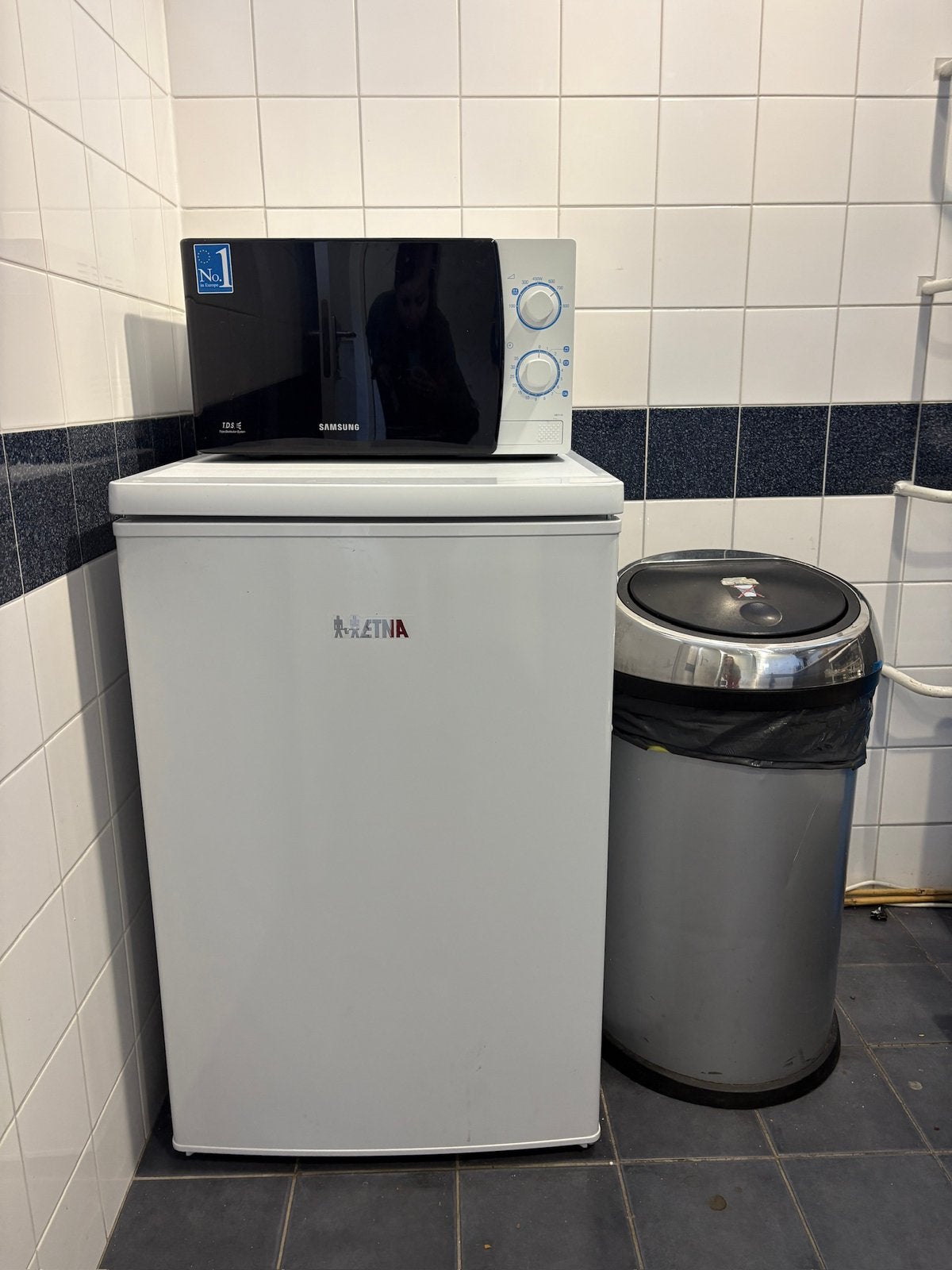 Etna Koelkast, Brabantia prullenbak en Samsung magnetron, Witgoed en Apparatuur, Zonder vriesvak, 100 tot 150 liter, Zo goed als nieuw
