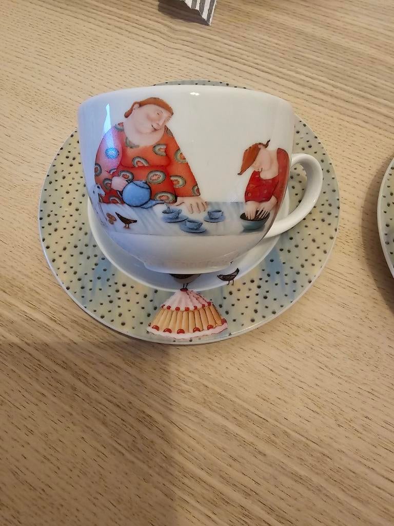 5 Kop en schotels 'Dikke Dames' in goede staat, Huis en Inrichting, Keuken | Servies, Gebruikt, Keramiek, Ophalen of Verzenden