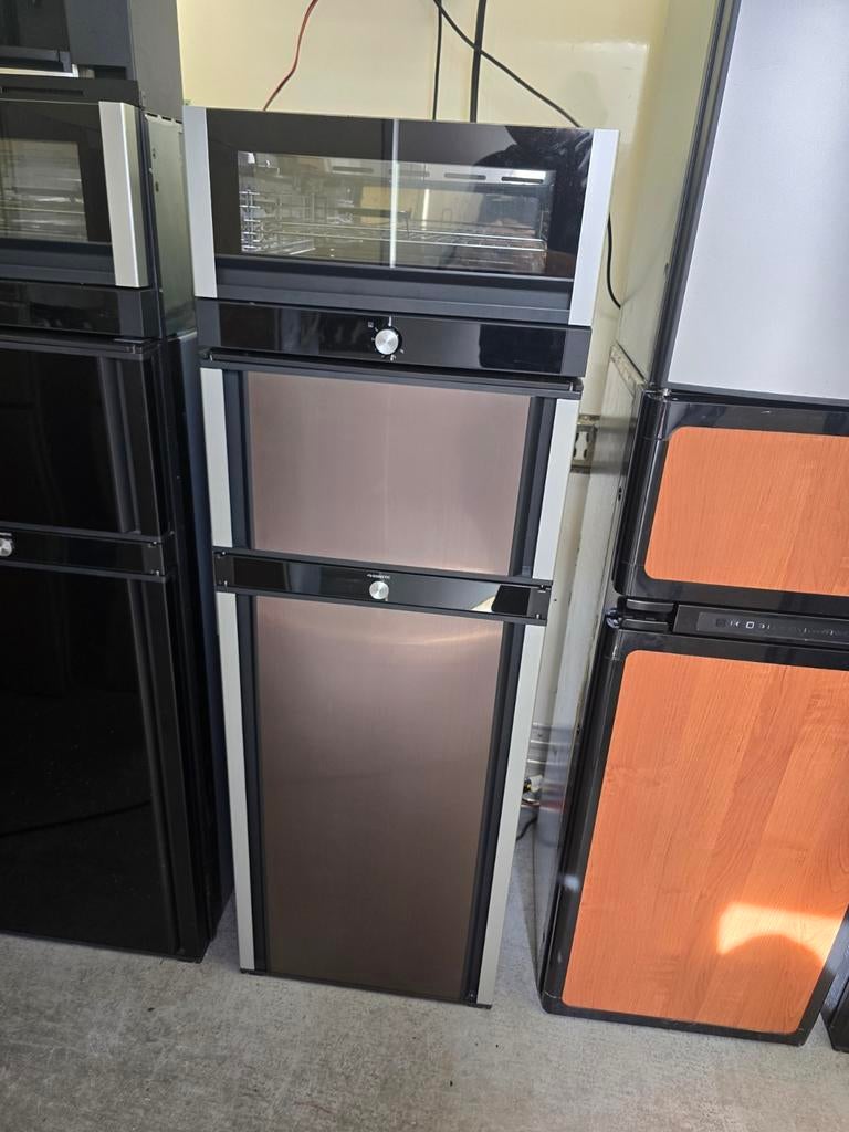 Dometic rmdt10.5t koelkast vriezer oven combi tectower, Caravans en Kamperen, Ophalen, Zo goed als nieuw