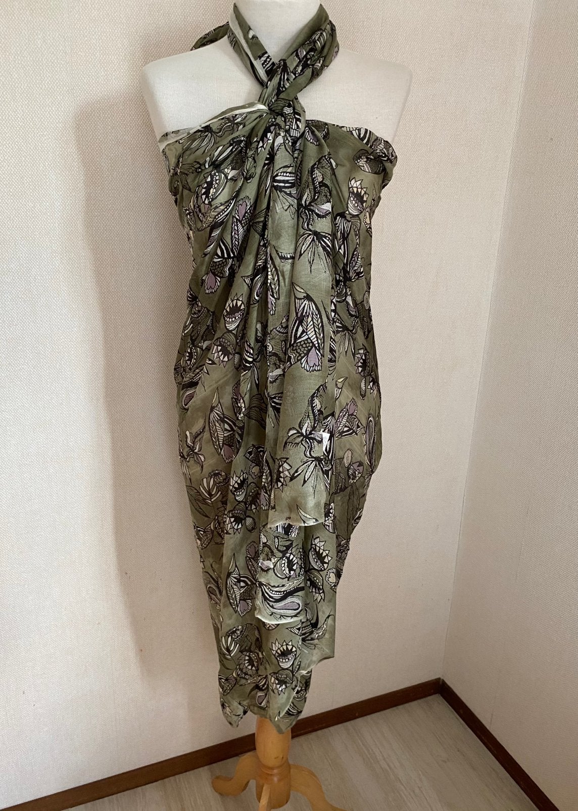 Prachtige sarong/sjaal met dierenprint – viscose, Ophalen of Verzenden, Zo goed als nieuw, Sjaal