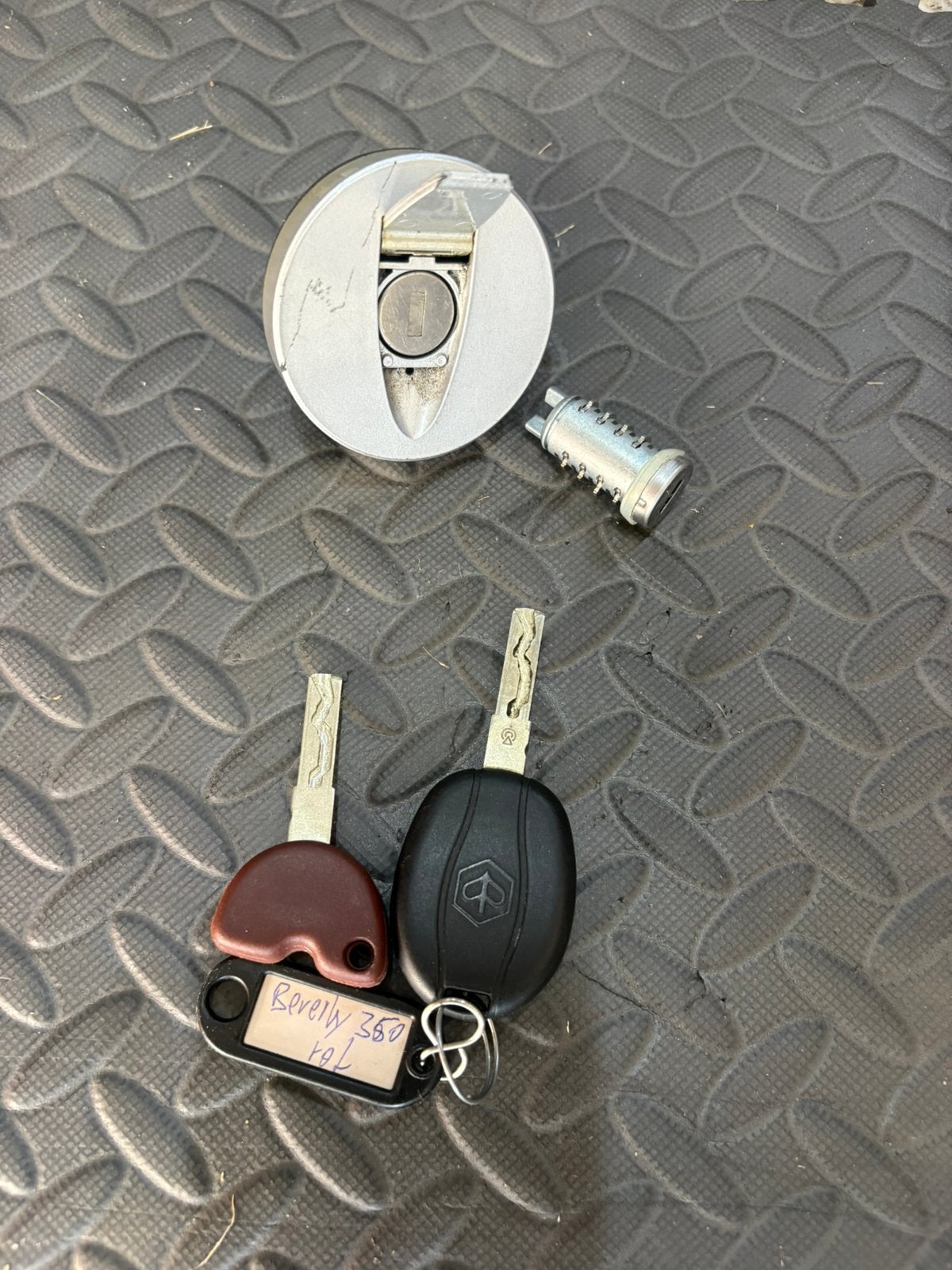 Slotenset Piaggio Beverly 125 300 350, Fietsen en Brommers, Brommeronderdelen | Scooters, Ophalen of Verzenden, Zo goed als nieuw