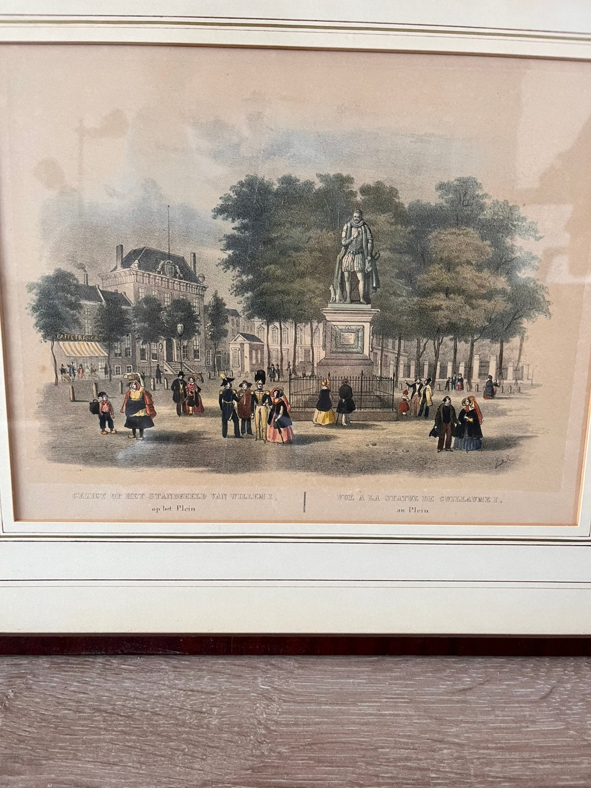 Op het plein, standbeeld Willem 1e, Antiek en Kunst, Ingelijst, Ophalen of Verzenden, Portret en Figuren, Overige techniek