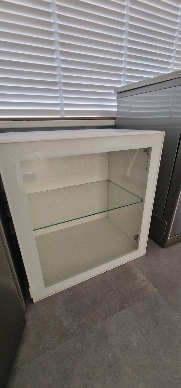 Vitrinekast met glazen plank - Wit, Huis en Inrichting, Ophalen, 50 tot 100 cm, Zo goed als nieuw, 150 tot 200 cm