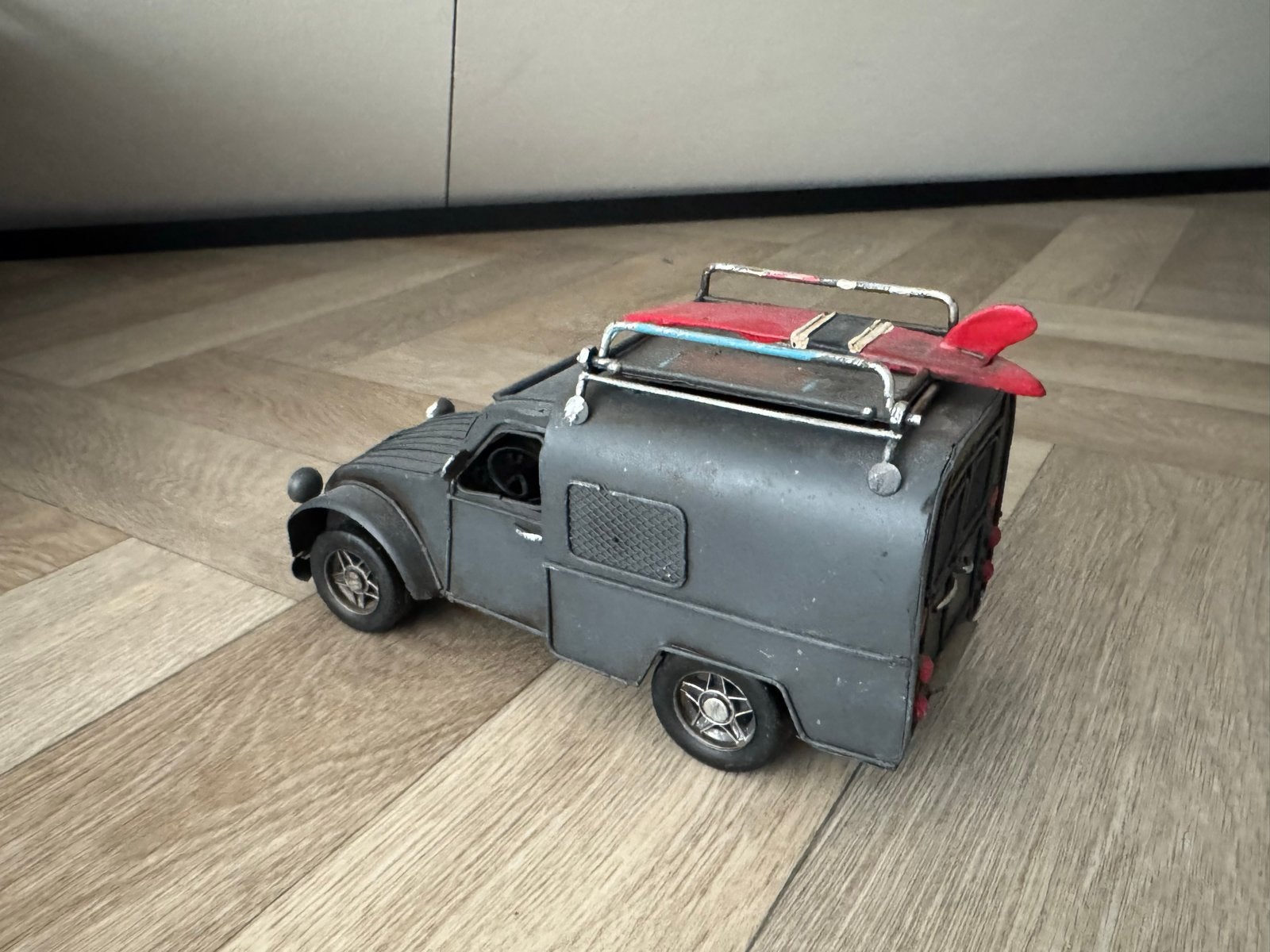 Vintage modelauto met surfplank en opbergvak, Ophalen, Gebruikt, Auto's