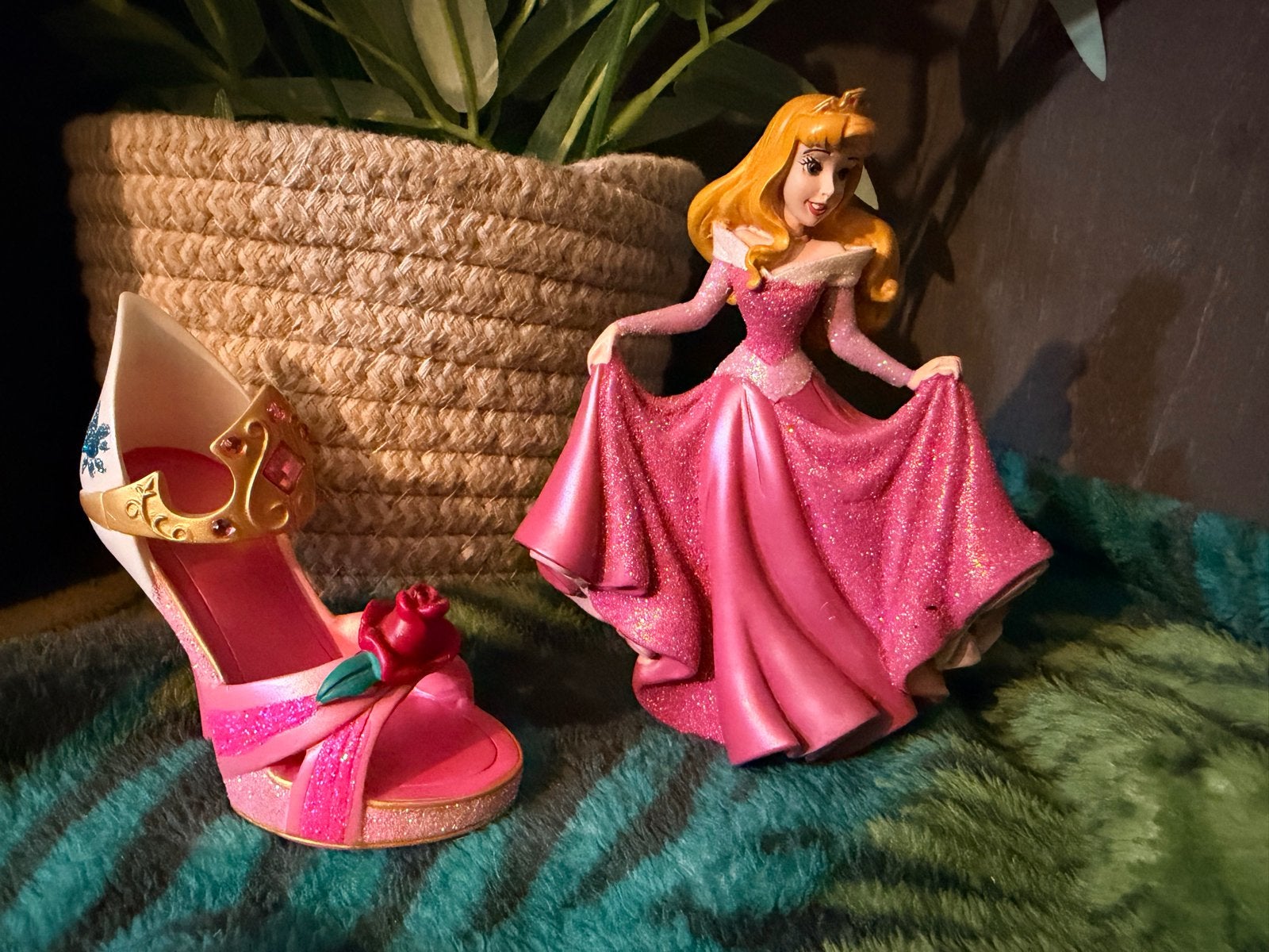 Disney Parks Aurora Set: Runway Shoe + Beeldje DLP, Ophalen of Verzenden, Sneeuwwitje of Doornroosje, Zo goed als nieuw, Beeldje of Figuurtje