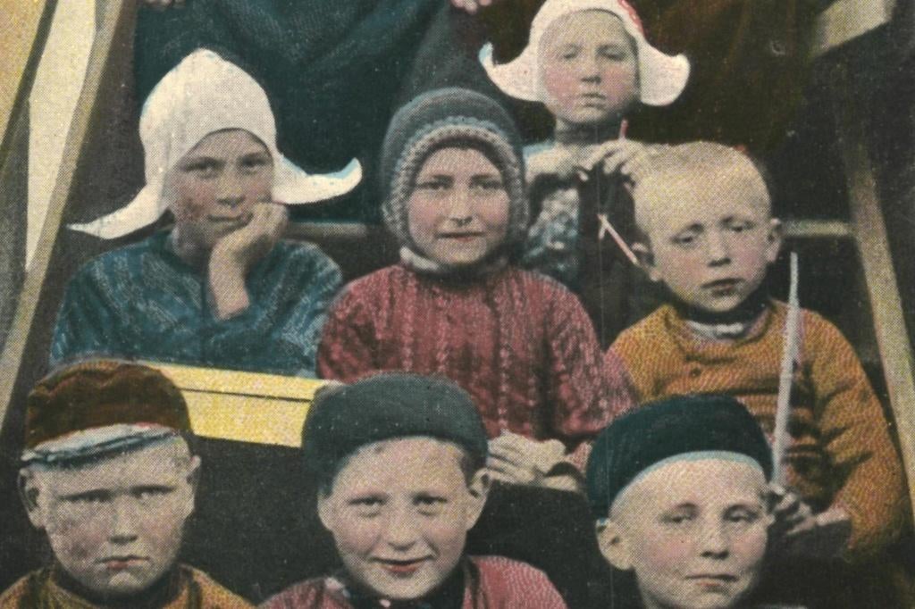 992388 Volendam Op de Trap Nette oude kaart onbeschreven, Ophalen of Verzenden, 1920 tot 1940, Ongelopen, Noord-Holland