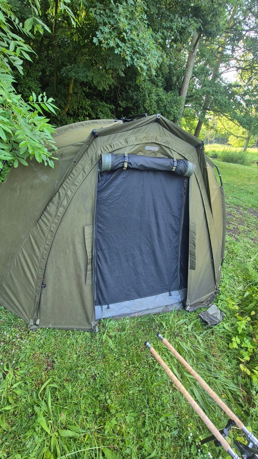 Trakker Tempest Aquatexx 100T Brolly Compleet, Watersport en Boten, Hengelsport | Karpervissen, Ophalen of Verzenden, Overige typen